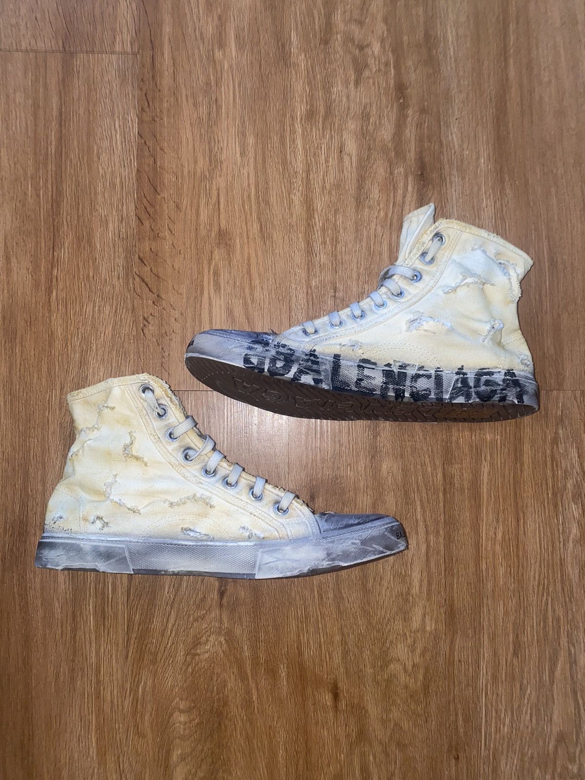 Destroyed Paris Sneaker