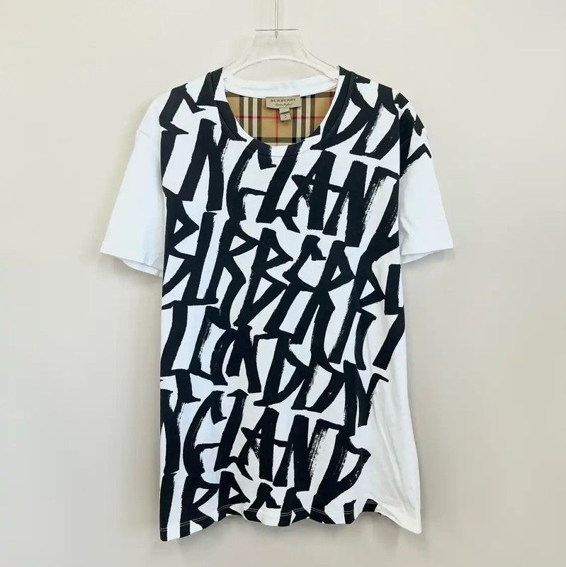Burberry Burberry White Graphic Print T-Shirt for Women Size S / US 4 / IT 40 - 1 Thumbnail