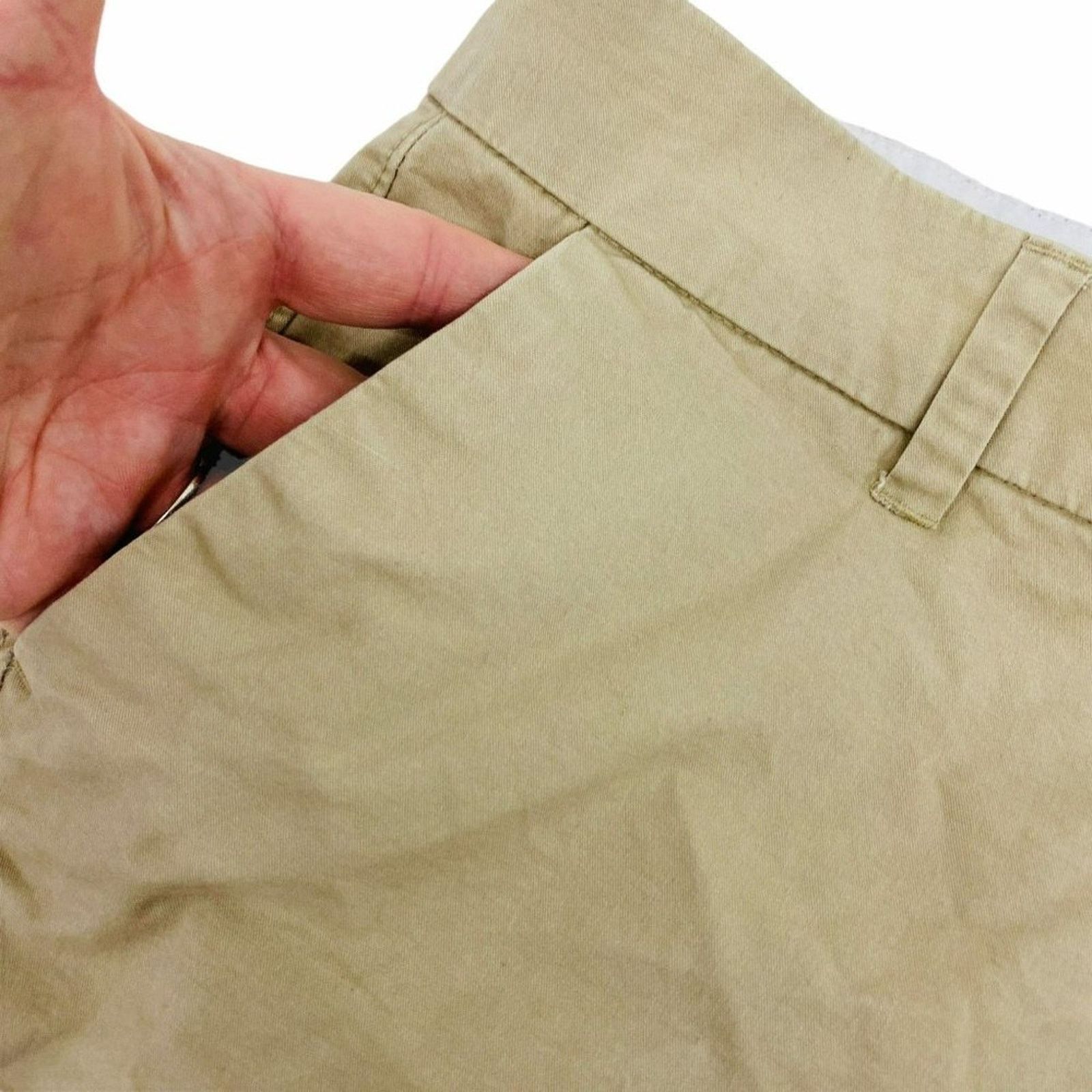 Old Navy Old Navy Women's Khaki Chino Shorts Classic Workwear 4 Size 27" / US 4 / IT 40 - 2 Thumbnail
