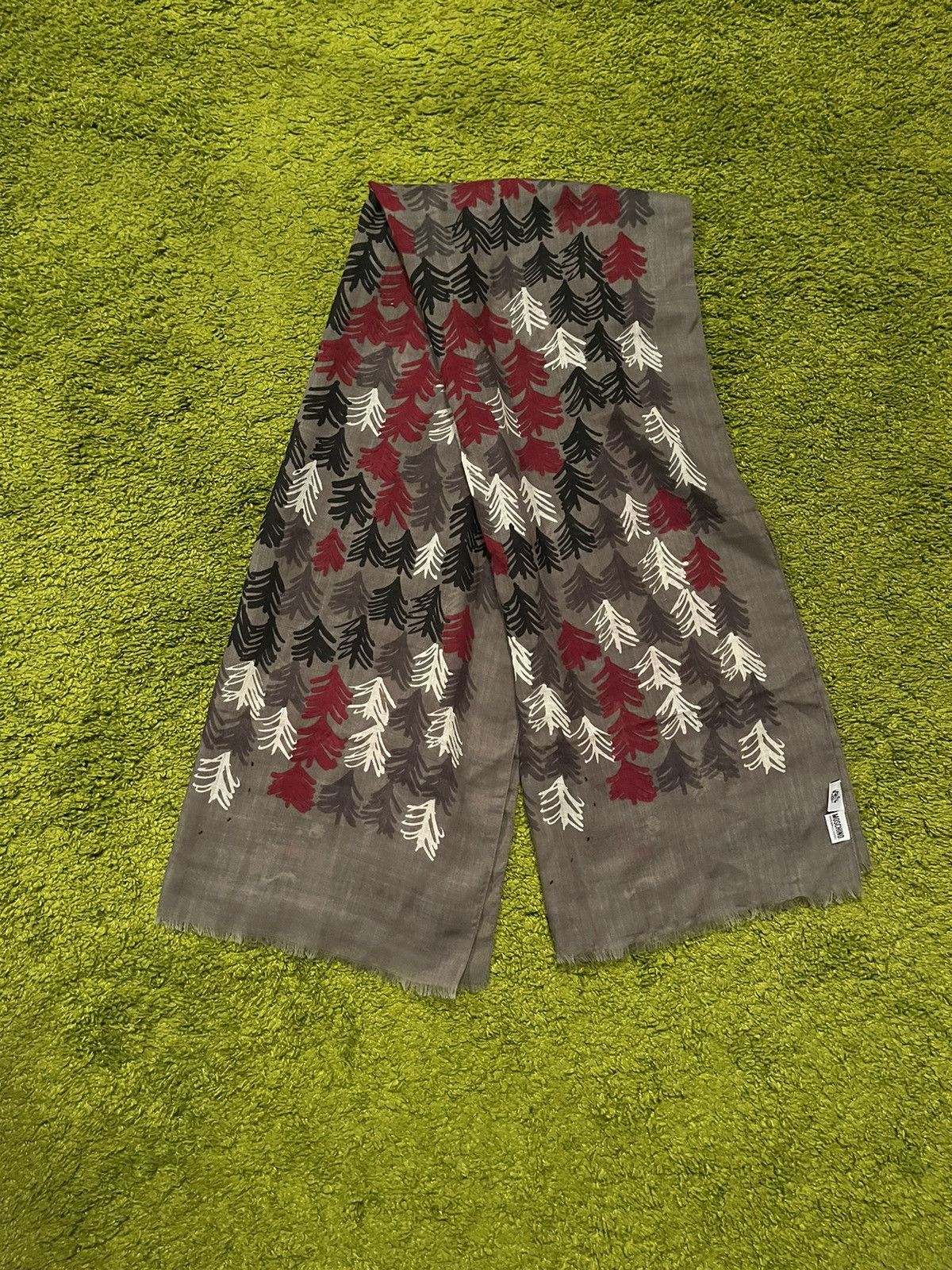 Boutique Moschino × Love Moschino × Moschino 🎄 Moschino 100% wool Christmas pattern scarf Size ONE SIZE - 2 Thumbnail