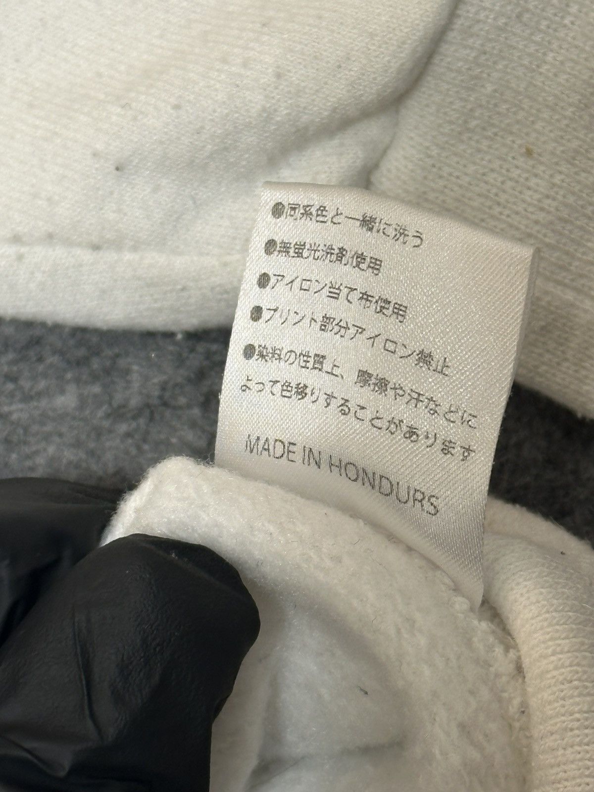 Japanese Brand AKIRA x ART OF WALL exhibition hoodie in white. Size US M / EU 48-50 / 2 - 11 Thumbnail