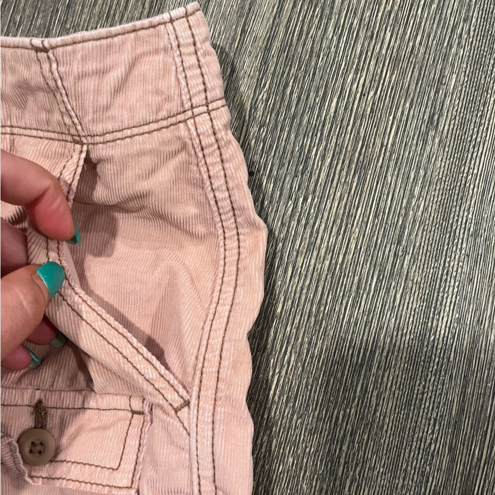 American Eagle Outfitters American Eagle 90's Shorts Cargo Pockets High Rise Pink Size 26" / US 2 / IT 38 - 2 Thumbnail