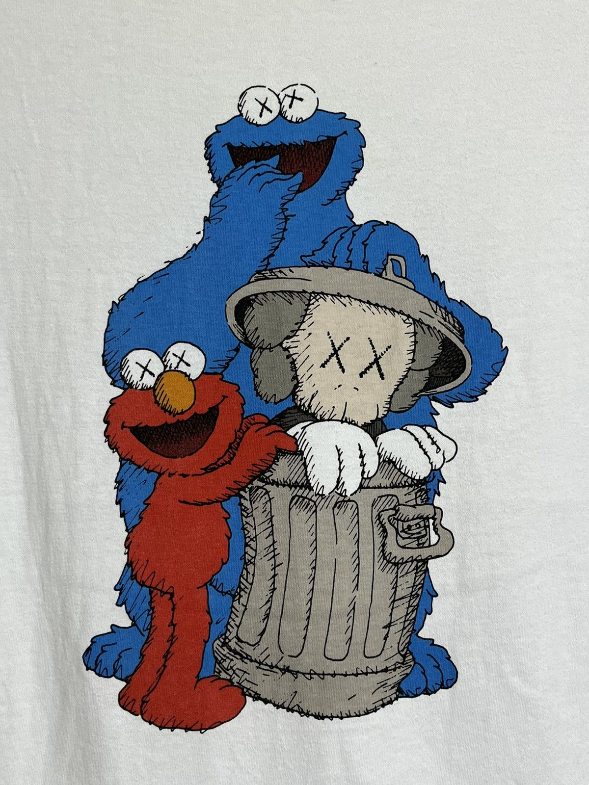 Kaws × Uniqlo GRAIL🔥UNIQLO x KAWS x SESAME STREET COLLABORATION T SHIRT Size US M / EU 48-50 / 2 - 3 Thumbnail