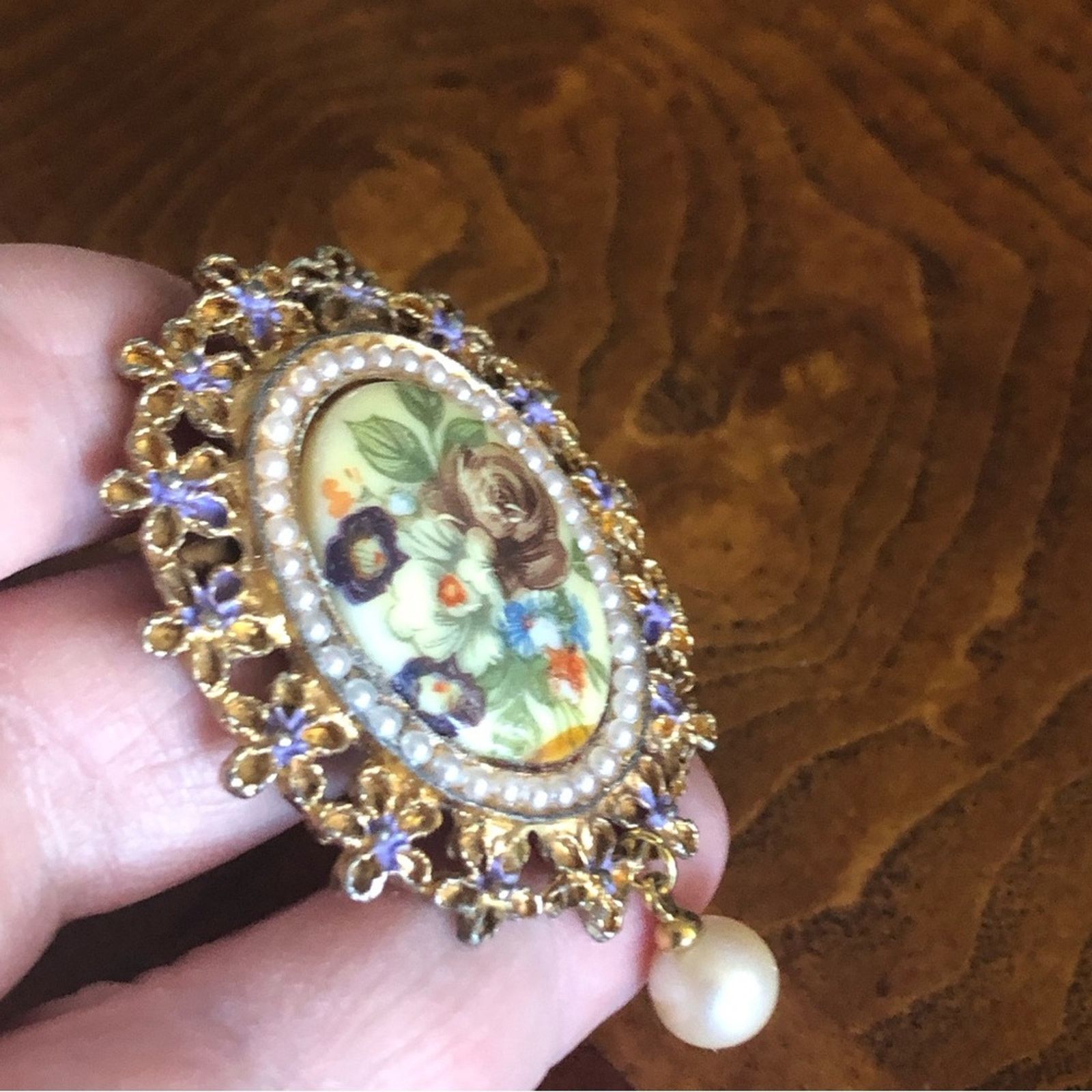 Vintage Vintage hand painted porcelain pearl halo brooch Size ONE SIZE - 4 Thumbnail