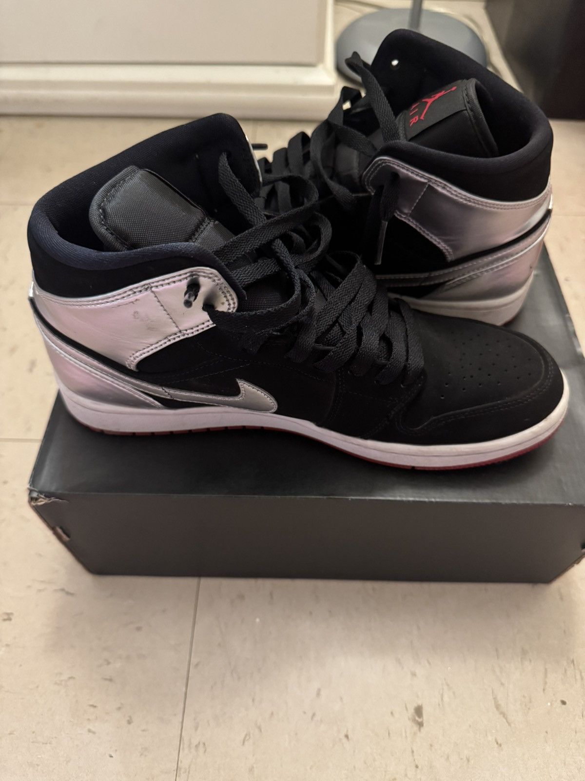 Jordan Brand Black and silver air jordan mids Size US 8 / EU 41 - 2 Thumbnail