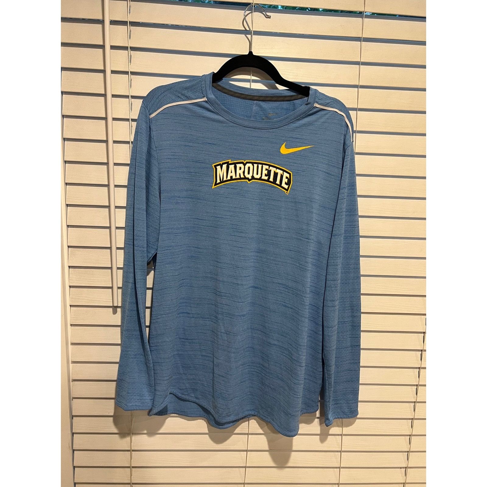 Nike Nike Marquette Golden Eagles Long Sleeve Dri-FIT Shirt Mens Size US L / EU 52-54 / 3 - 1 Thumbnail