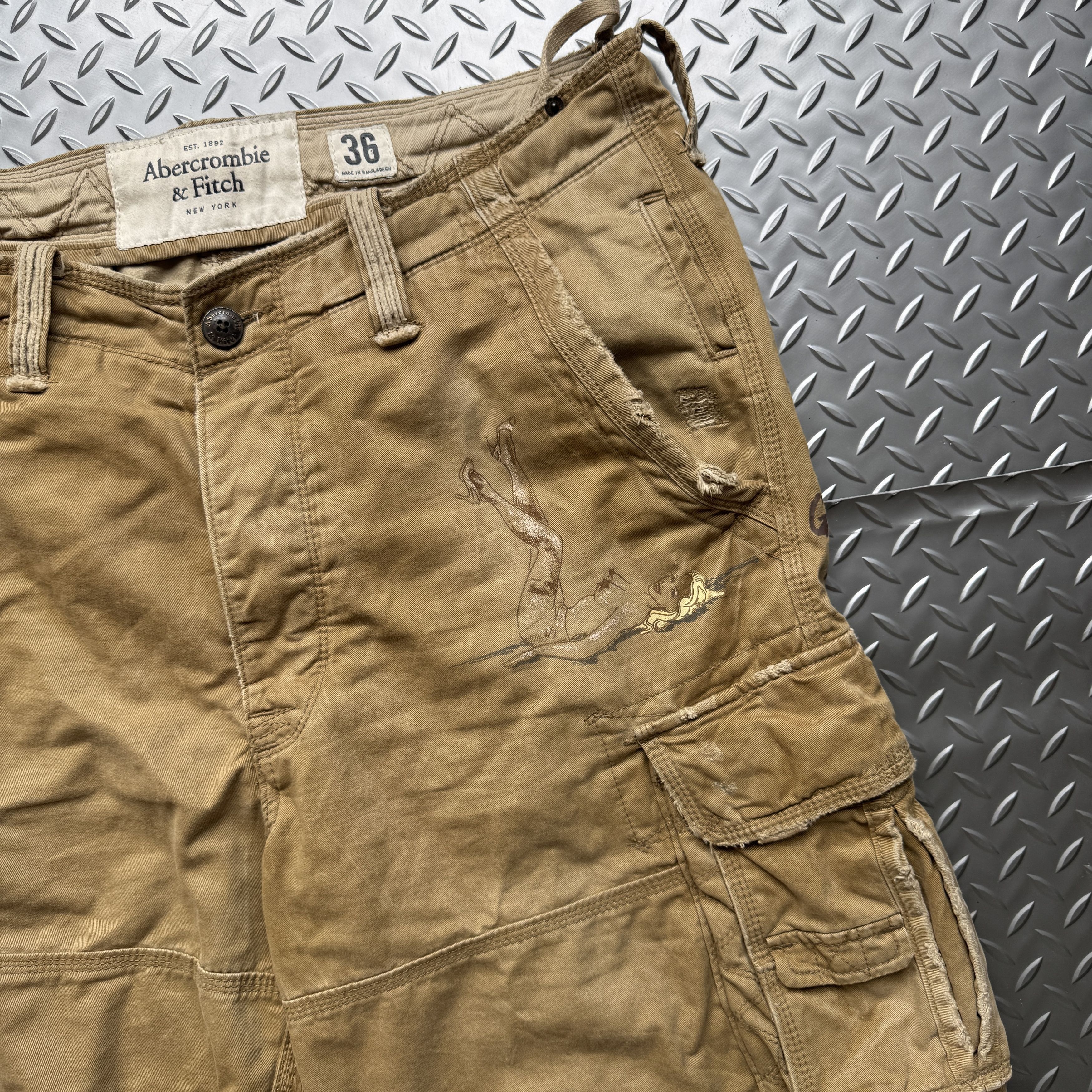 Abercrombie & Fitch Authentic Abercrombie & Fitch Distressed Cargo Shorts Size US 36 / EU 52 - 2 Thumbnail