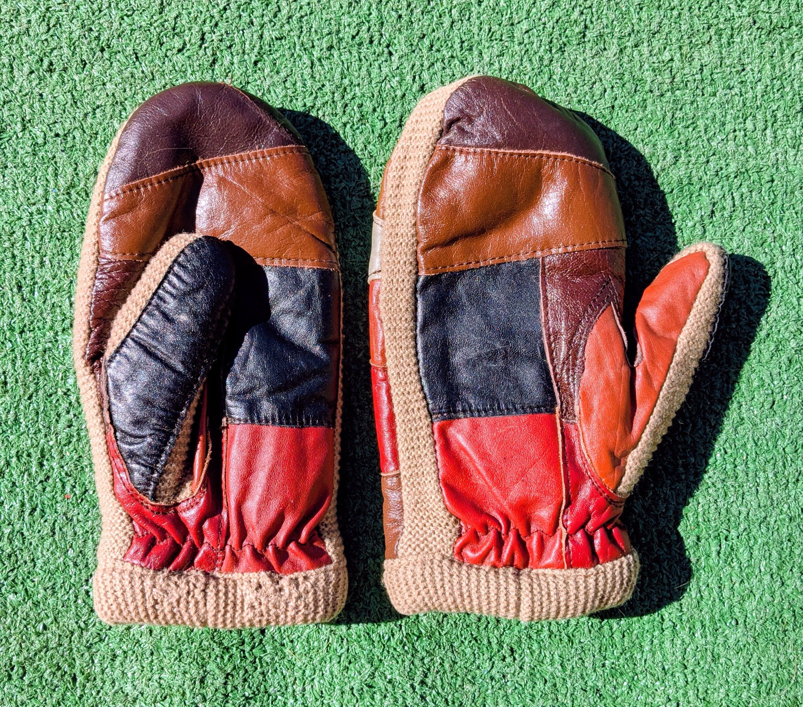 Other Leather Patchwork&Knit Acrylic 1960's Petite Medium Mittens Size ONE SIZE - 2 Thumbnail