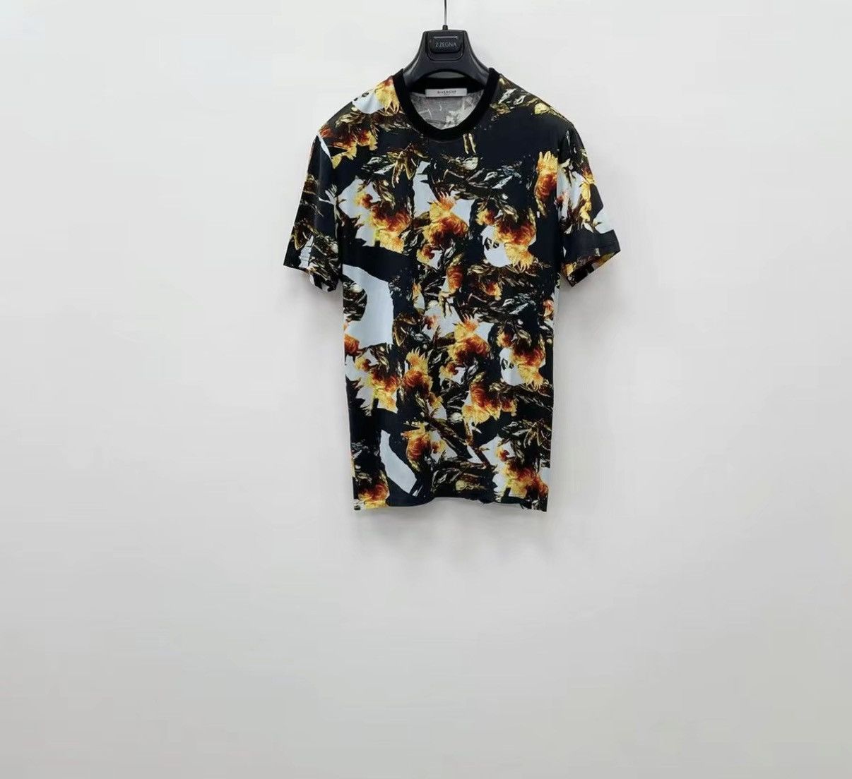 Givenchy Givenchy 100% Cotton Short Sleeve T-shirt J30 Size US L / EU 52-54 / 3 - 1 Thumbnail