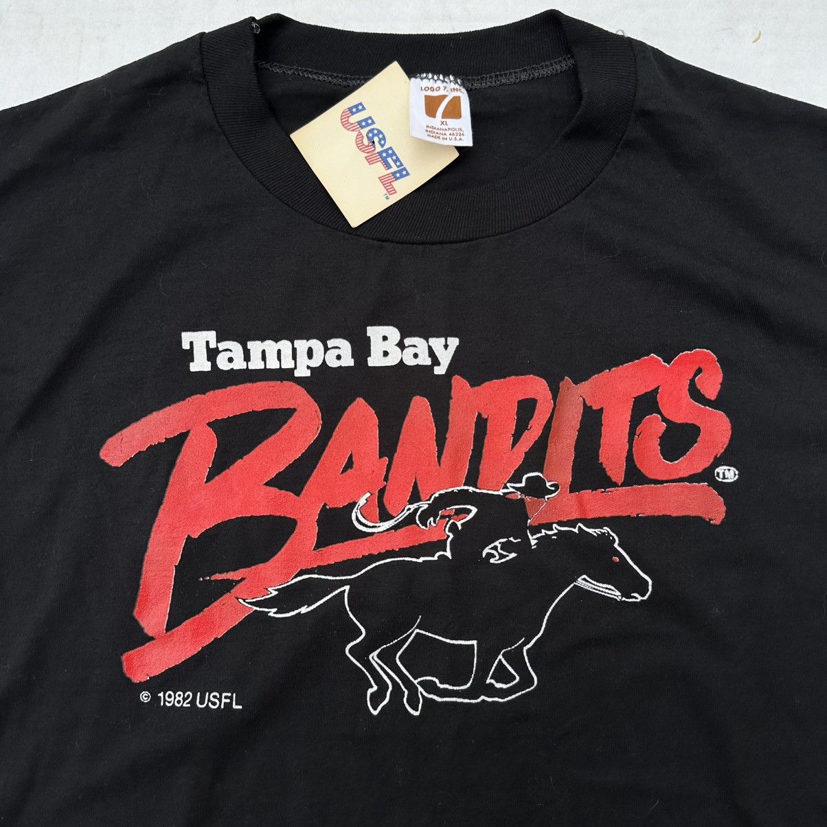NFL × Vintage Vintage 80’s Tampa Bay Bandits shirt Size US XL / EU 56 / 4 - 1 Thumbnail