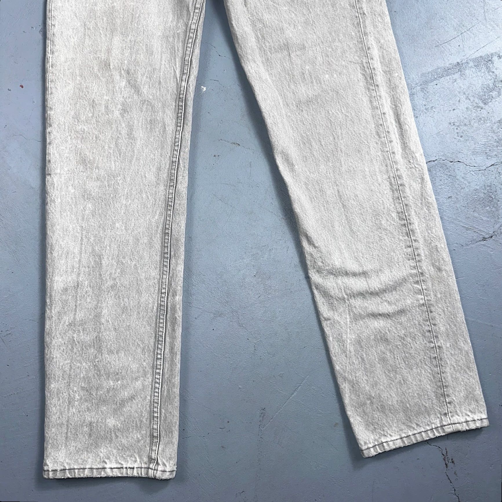Levi's VINTAGE Levi's 501 Jeans Men 90s USA Straight Gray Light Wash 31x34 Inseam 34 Mid Rise Cotton Denim Regular Buttons 501 Series Mens Size US 31 - 3 Thumbnail