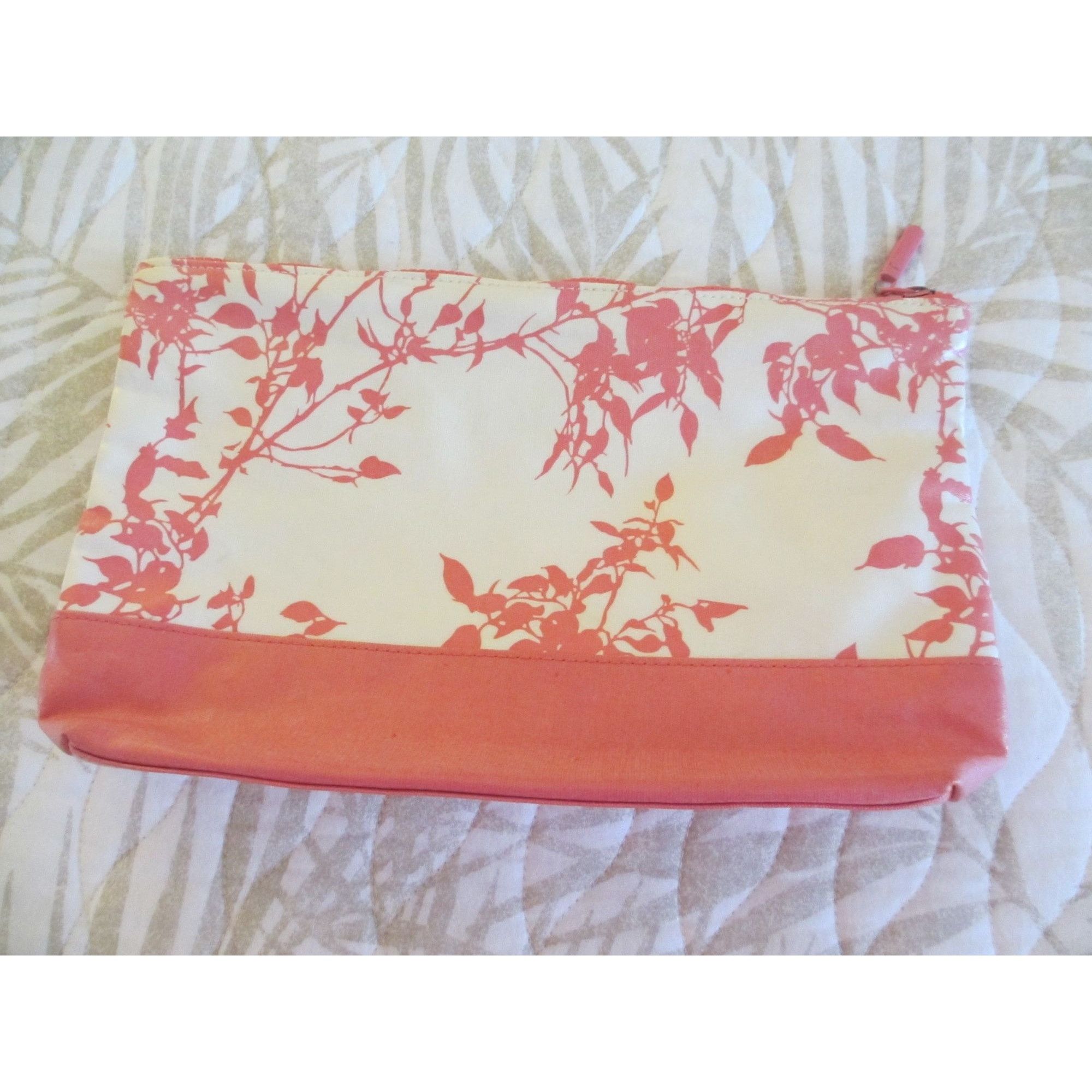 Other Shiseido Pink and White Cosmetic Bag With Floral Design & Zi Size ONE SIZE - 2 Thumbnail