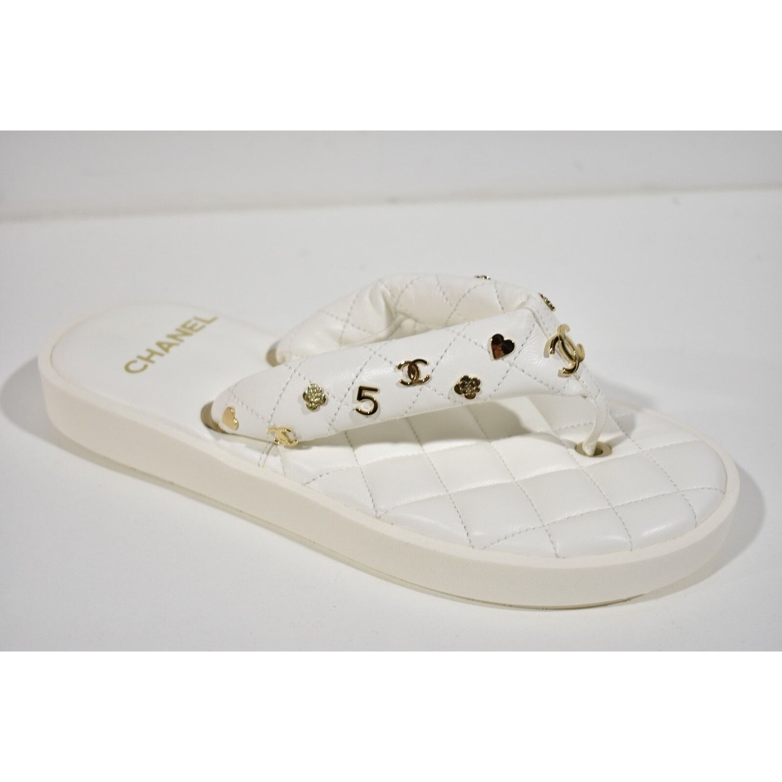 Chanel Chanel 23P White Quilted Charms Padded Pool Thong Logo Size US 9 / IT 39 - 3 Thumbnail