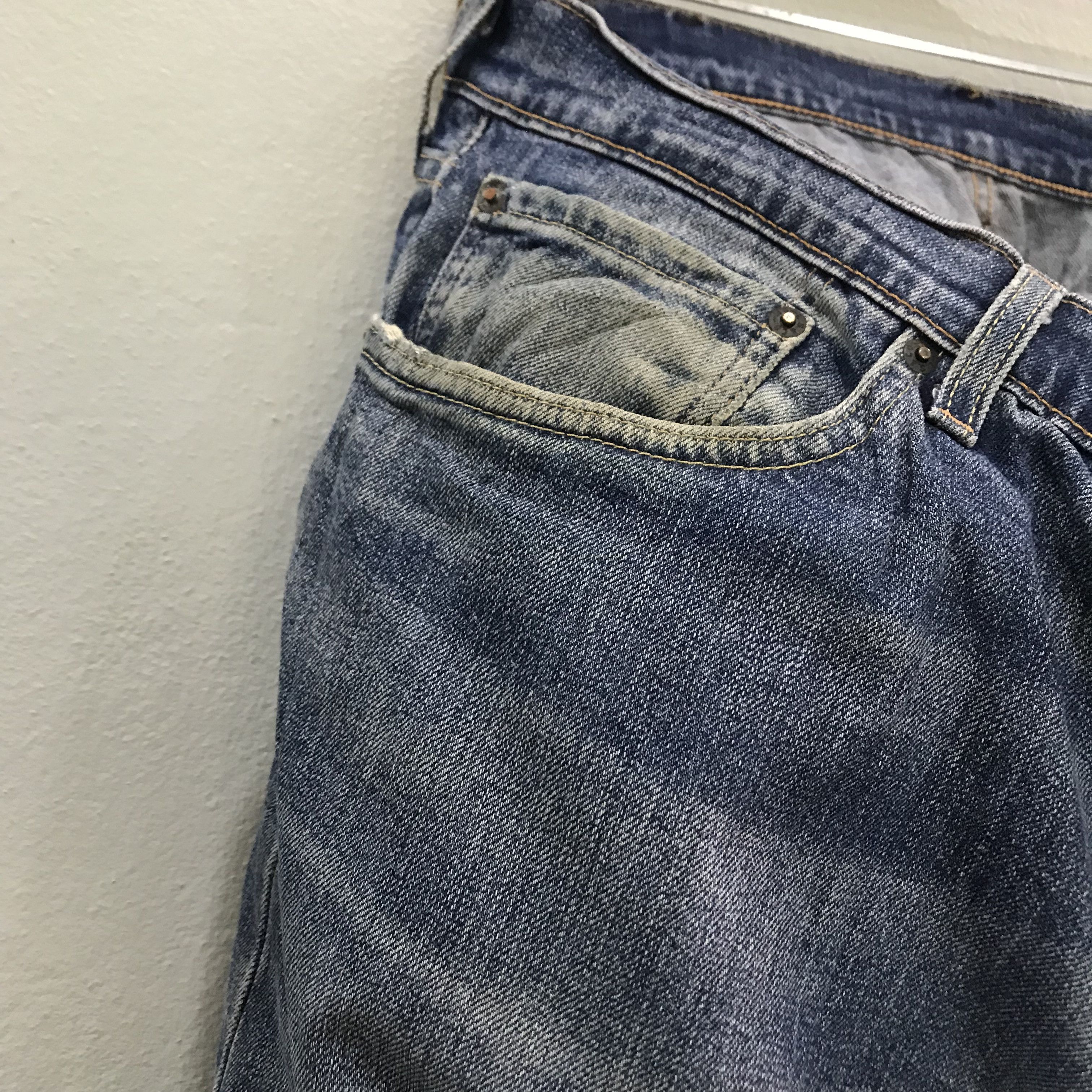 Levi's Vintage Levi’s 505 Blue Jeans 1990s Distressed Workwear Size US 40 / EU 56 - 6 Thumbnail