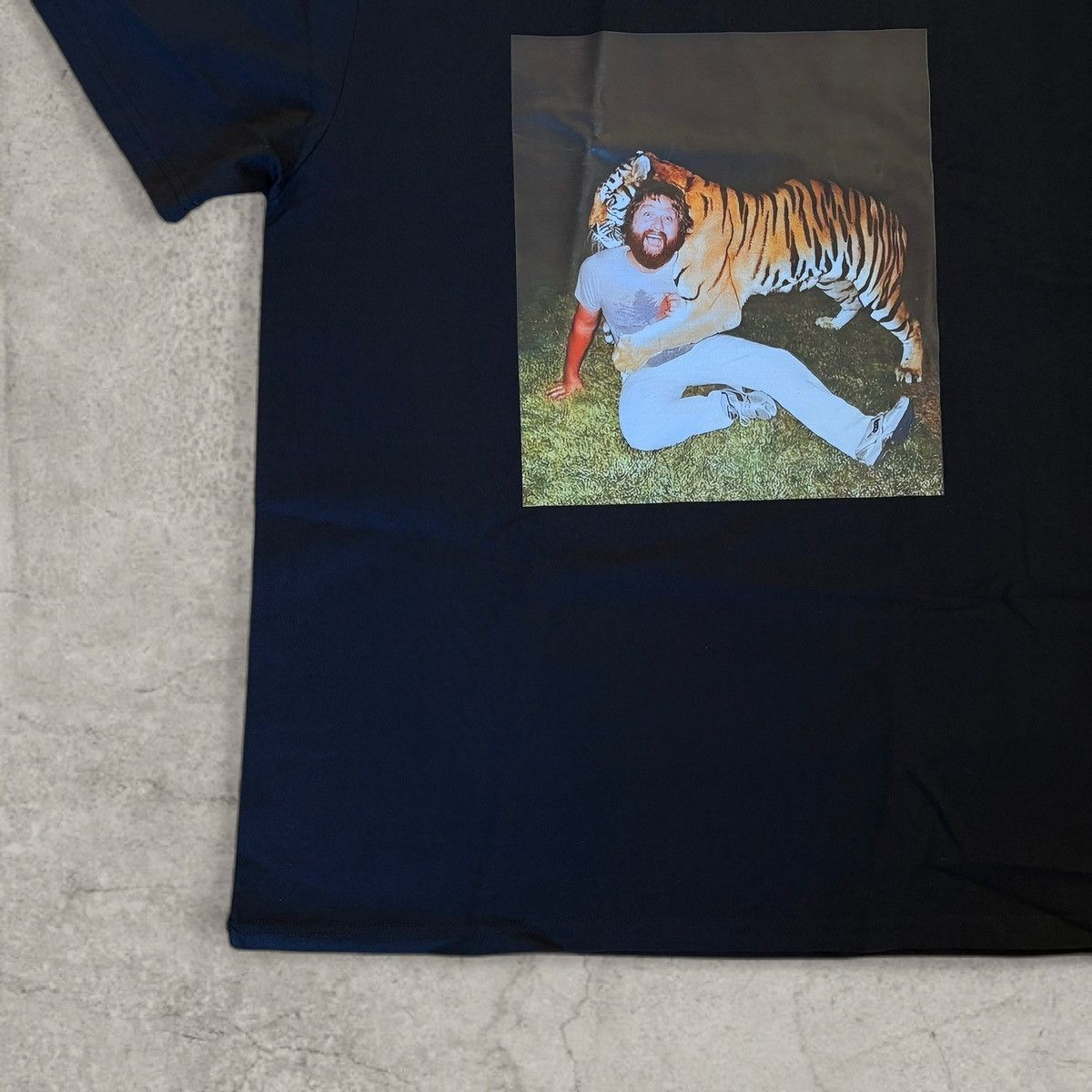 Japanese Brand Vintage style tshirt in white, The Hangover movie. Size L Size US M / EU 48-50 / 2 - 2 Thumbnail