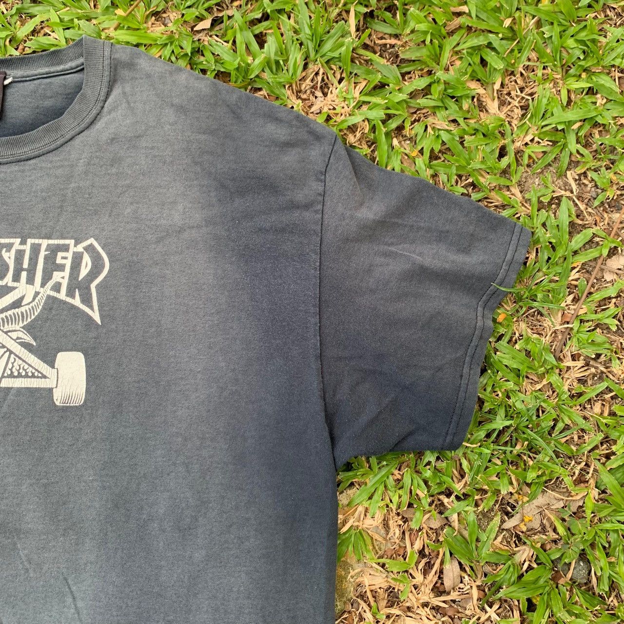 Vintage Thrashed Sun Faded Thrasher Distressed Grunge ERD WCC BAND Size US XL / EU 56 / 4 - 6 Thumbnail