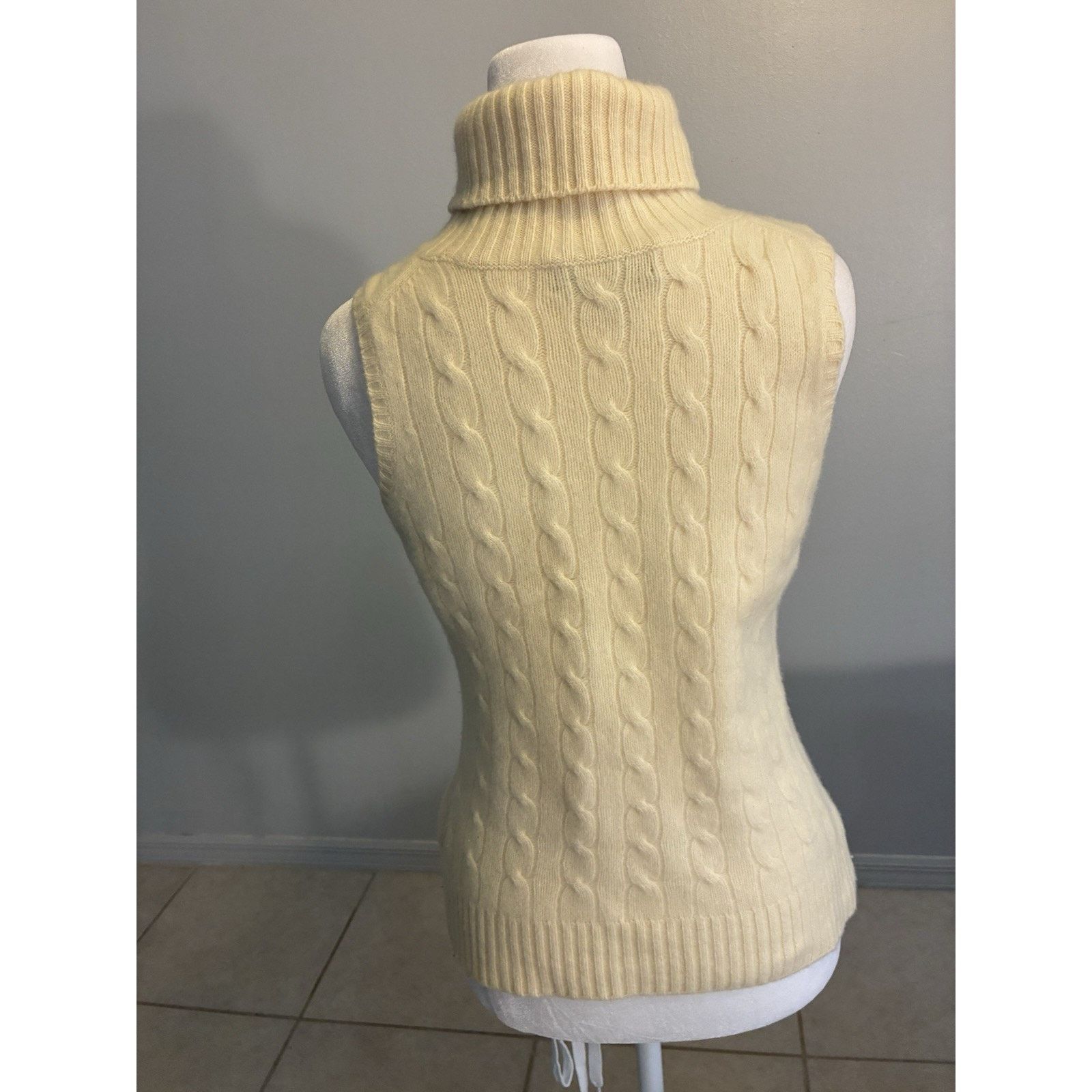 Brooks Brothers y2k Cashmere Cable Knit sleeveless Turtleneck Sweater wool M Size M / US 6-8 / IT 42-44 - 5 Thumbnail