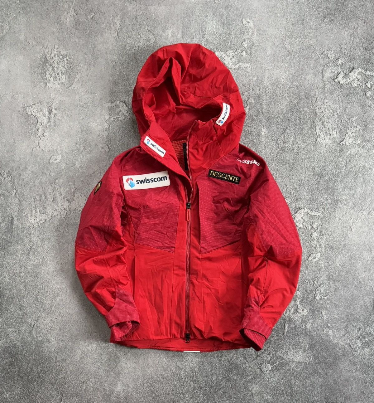 Descente Descente 38/M Wmns Swisscom ski snowboarding jacket zip Size M / US 6-8 / IT 42-44 - 1 Thumbnail