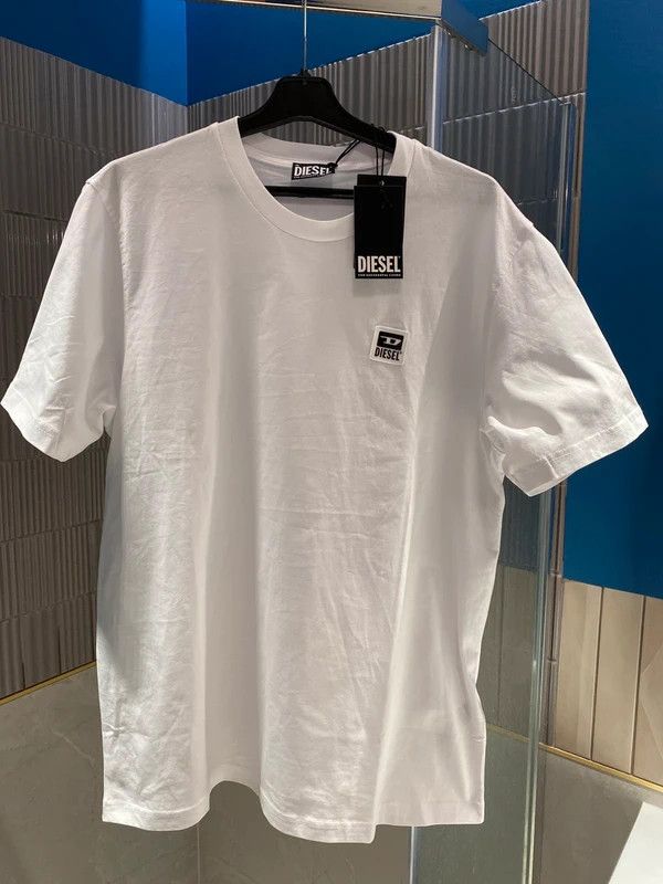 Diesel New with Tags Diesel logo T-shirt size L Size US L / EU 52-54 / 3 - 1 Thumbnail