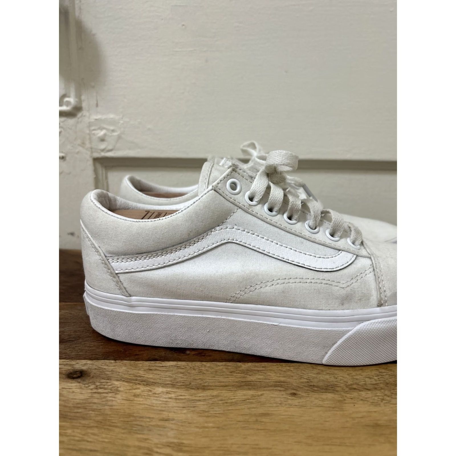 Vans VANS Old Skool Sneaker White Canvas Mens 7 / Womens 8.5 Skateboarding Shoes 721356 Size US 6 / IT 36 - 2 Thumbnail