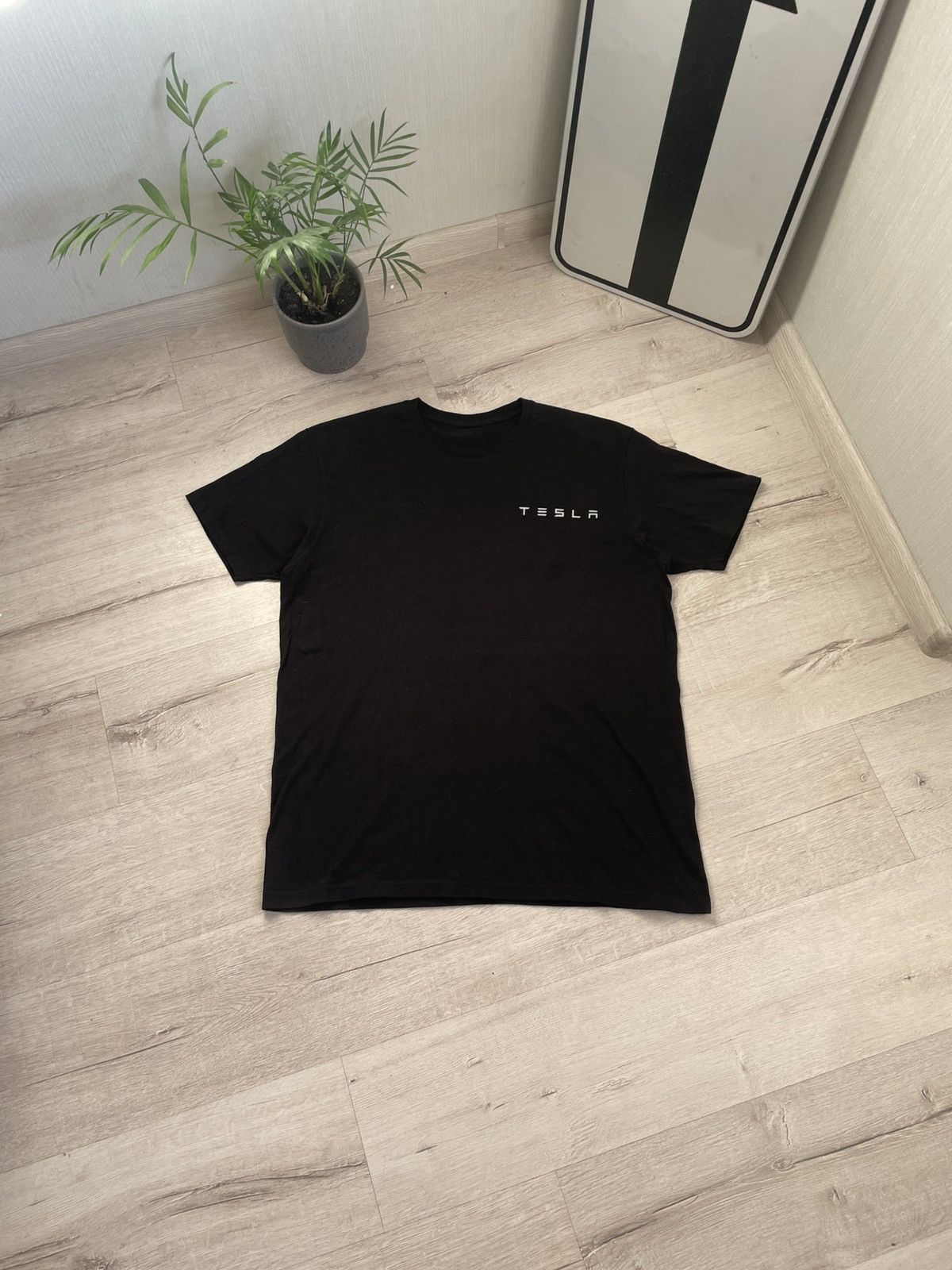 Other Rare Tesla T-shirt With Minimalistic Big Logo Y2k Hypebeast Size US XL / EU 56 / 4 - 1 Thumbnail