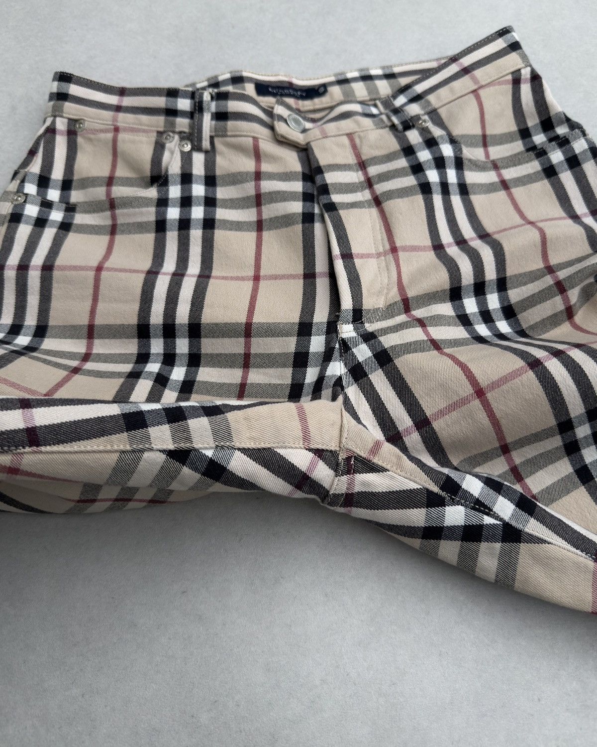 Burberry 2000’s Burberry Nova Check Logo Monogram Flared Jeans Size 28" / US 6 / IT 42 - 9 Thumbnail