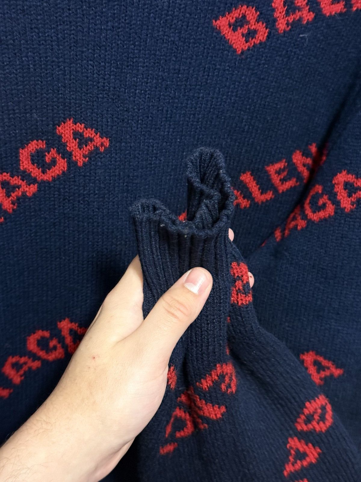 Balenciaga Balenciaga Virgin Wool Sweatshirt Navy / Red Size US M / EU 48-50 / 2 - 7 Thumbnail