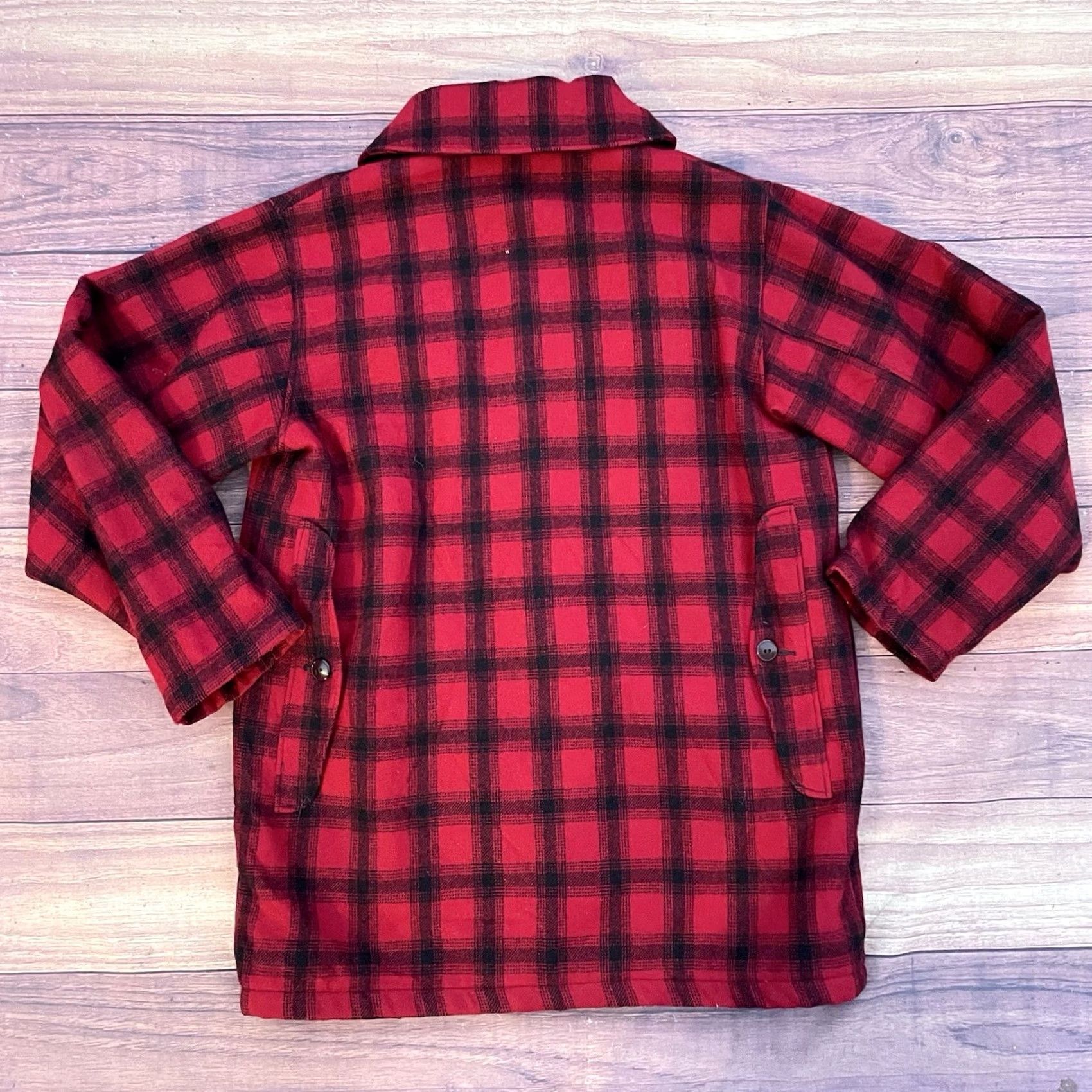 Vintage VINTAGE Woolrich Wool Mackinaw Hunting Jacket Coat Buffalo Plaid Men’s 40 Sz M Red/black plaid Outdoor Hunting Wool Overcoat Fall Winter Regular Size US XXS / EU 40 - 3 Thumbnail