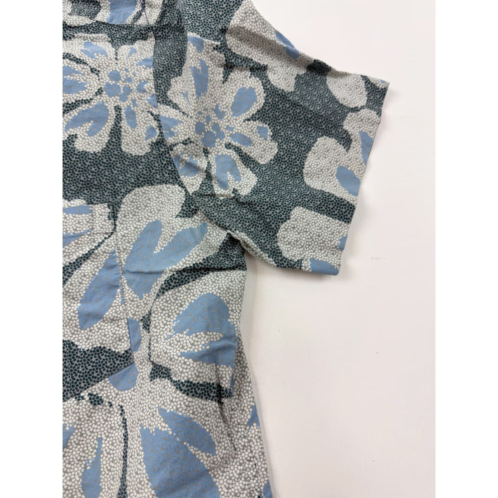 Banana Republic Banana Republic Shirt Mens Small Blue Floral Hawaiian Short Sleeve Button Front Size US S / EU 44-46 / 1 - 2 Thumbnail