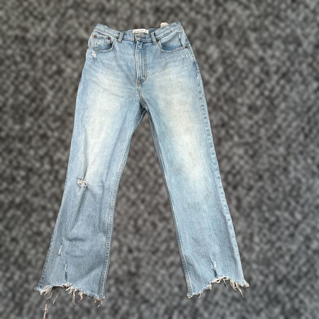 Abercrombie & Fitch Abercrombie & Fitch Ultra High Rise Kick Flare Distressed Raw Hem Jean Size 27/4 Size 27" / US 4 / IT 40 - 1 Thumbnail
