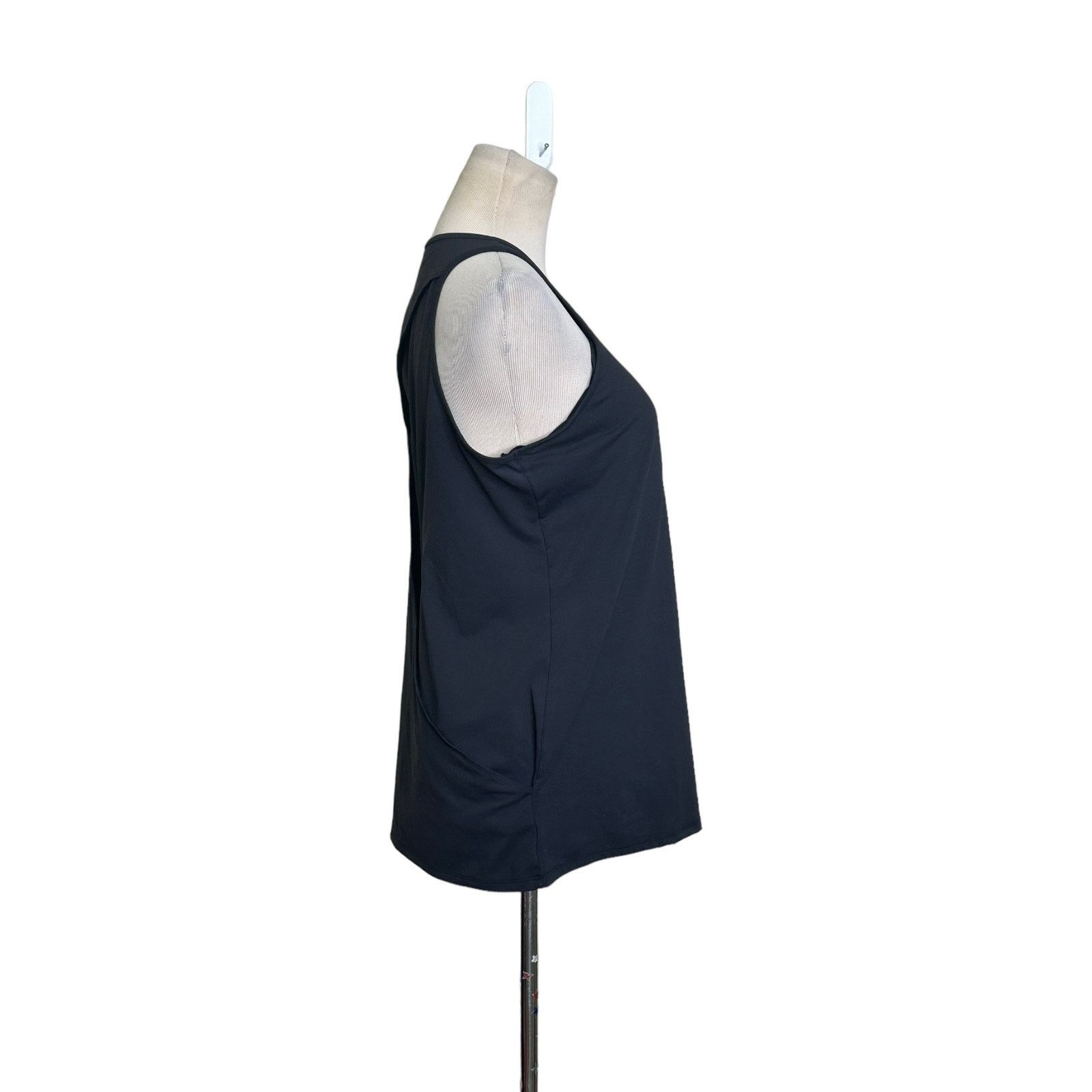 Fabletics Fabletics black open back build in bra athletic top size M Size M / US 6-8 / IT 42-44 - 9 Thumbnail