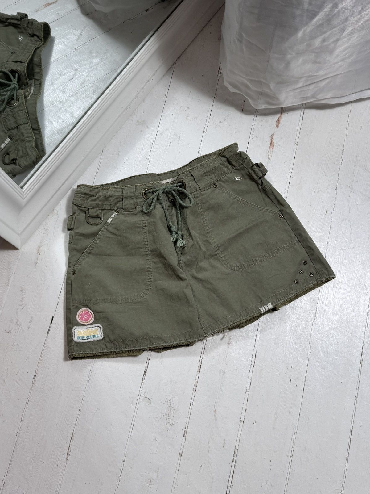 Rip Curl VINTAGE RIP CURL 2000s KHAKI MINI SKIRT Size 27" / US 4 / IT 40 - 1 Thumbnail