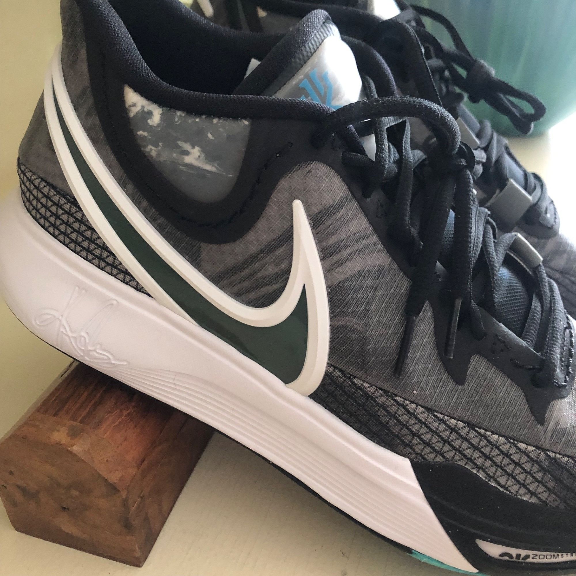 Nike Brand New Men's Nike Kyrie 8 Orca Basketball Shoe Unreleased Size US 10.5 / EU 43-44 - 1 Thumbnail