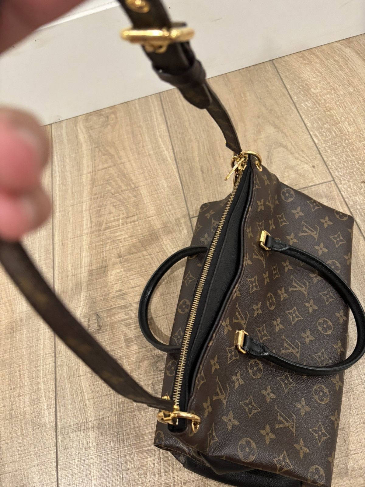 Louis Vuitton Louis Vuitton Monogram Handbag Size ONE SIZE - 5 Thumbnail