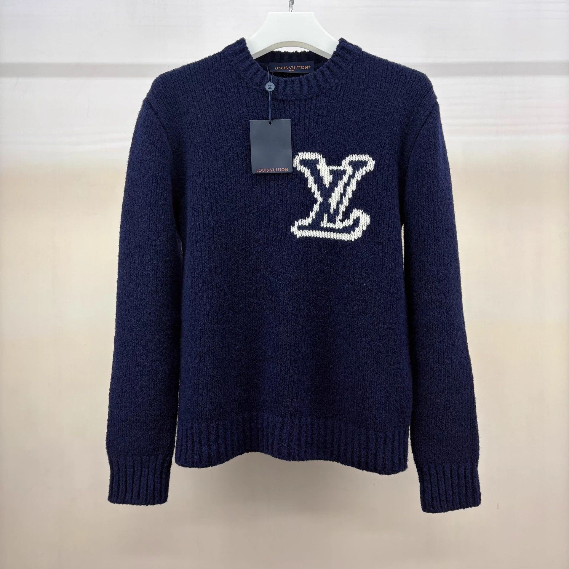 Louis Vuitton LV Intarsia Logo Teddy Sweater Navy S NWT Size US S / EU 44-46 / 1 - 1 Thumbnail