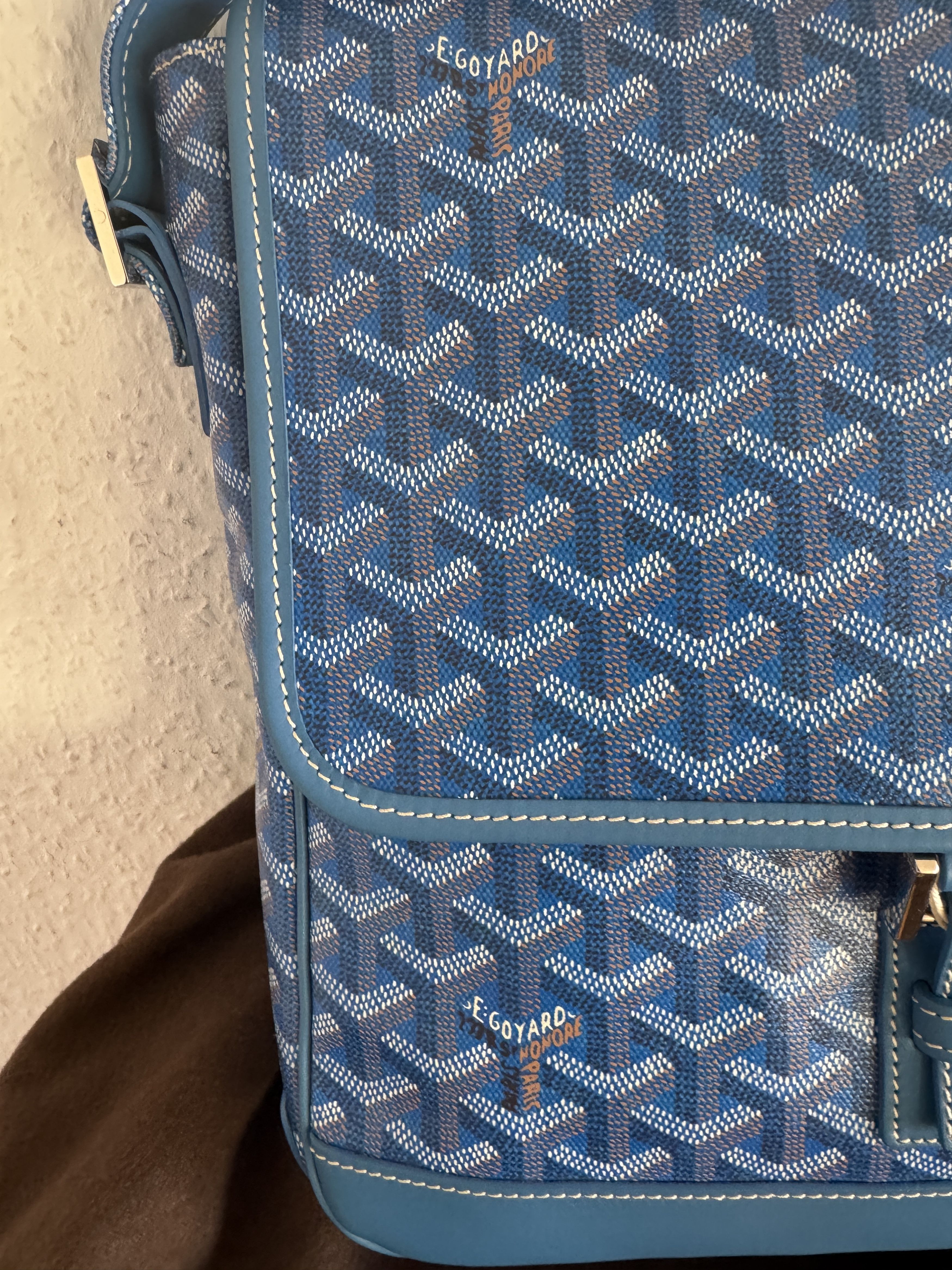Grand Bleu MM Messenger Bag – Sky Blue