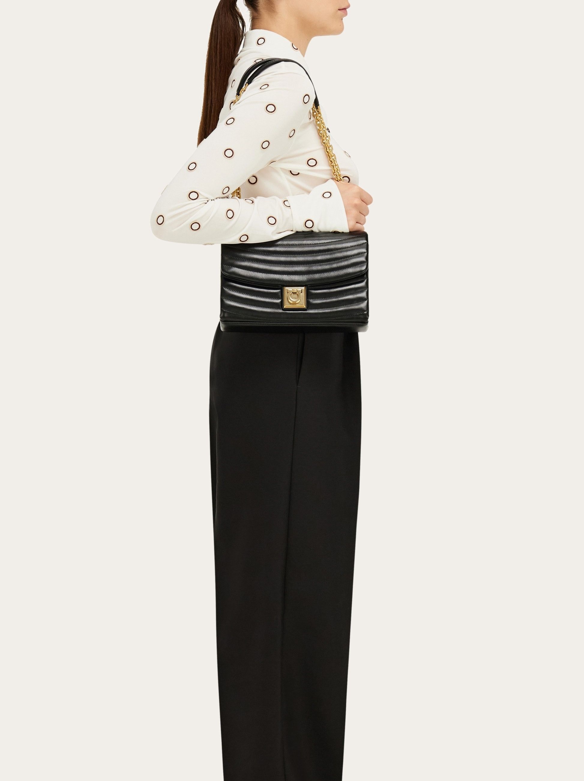Salvatore Ferragamo o1s1rm0325 Size: OS / Shoulder Bag in Black Size ONE SIZE - 2 Thumbnail