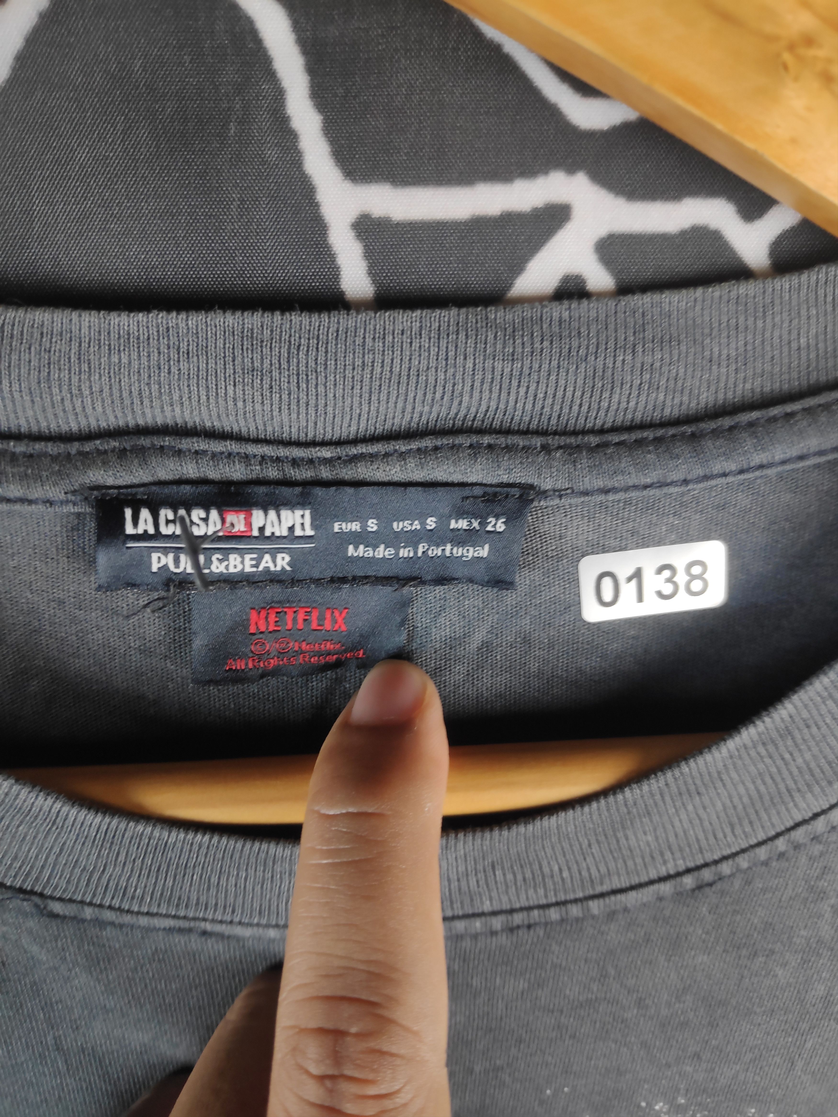 Pull & Bear La Casa De Papel Netflix Series Bella Ciao Tee Size US S / EU 44-46 / 1 - 5 Thumbnail