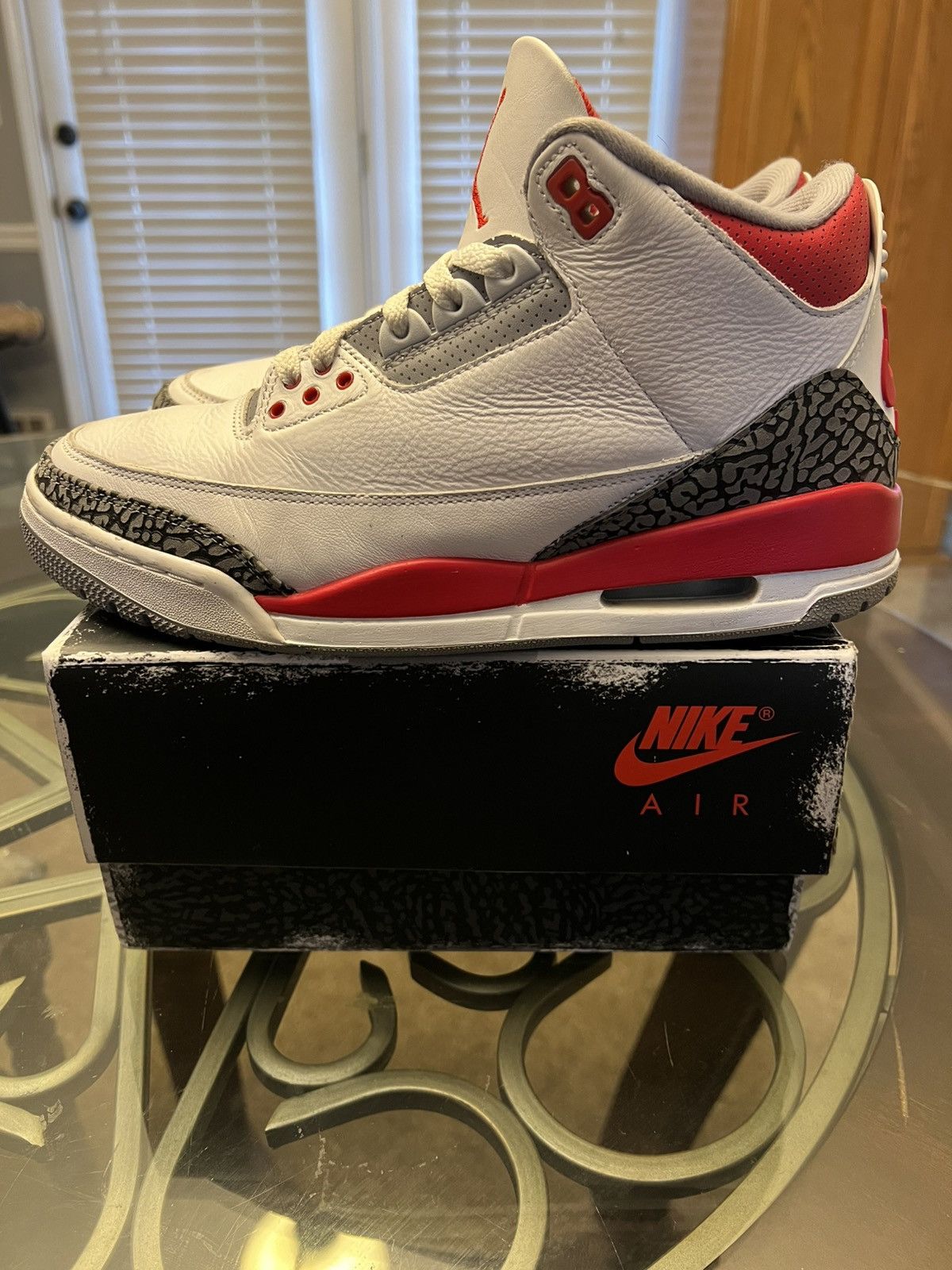 Jordan Brand Jordan 3 Retro “Fire Red” 2022 Size US 9.5 / EU 42-43 - 2 Thumbnail