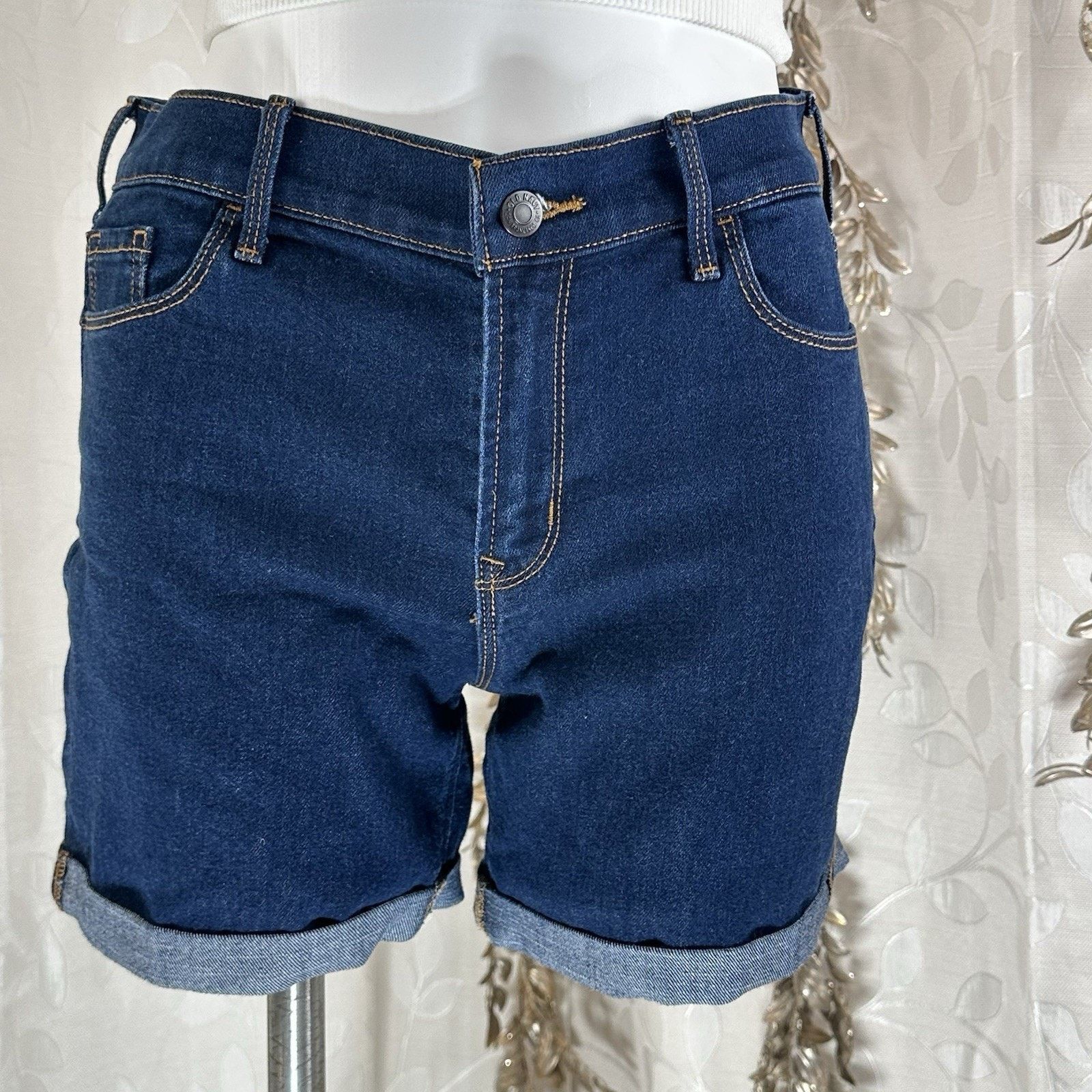 Old Navy Old Navy Slim Midi Denim Shorts Size 8 Dark Rinse Cuffed Size 30" / US 8 / IT 44 - 8 Thumbnail