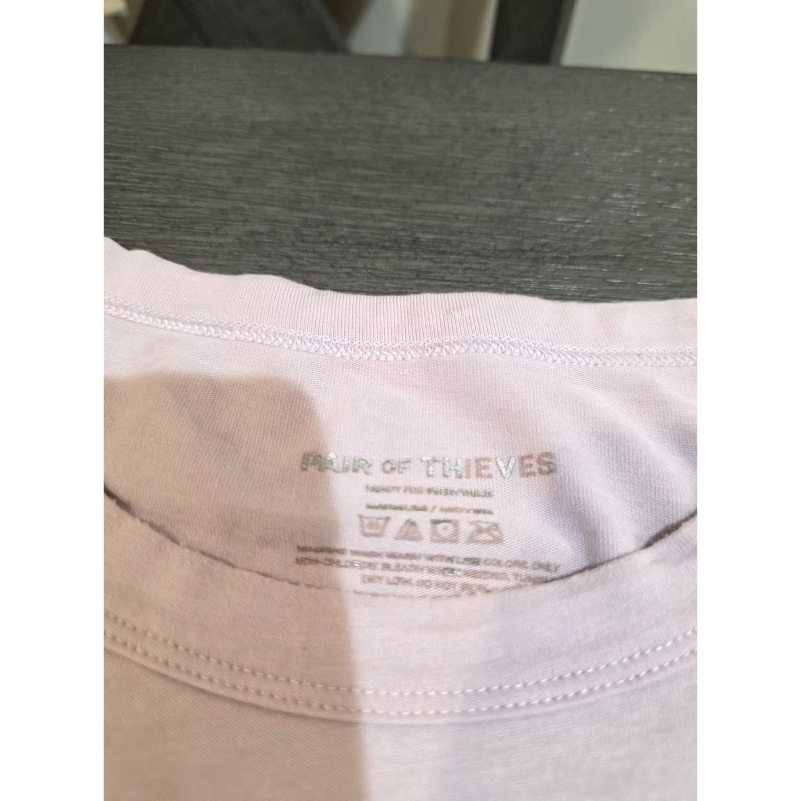 Vintage PAIR OF THIEVES T-Shirt Crew Neck in Purple/ Pink Medium Men M Pink Crew Neck Short Sleeve Supersoft Vintage? Size US M / EU 48-50 / 2 - 5 Thumbnail