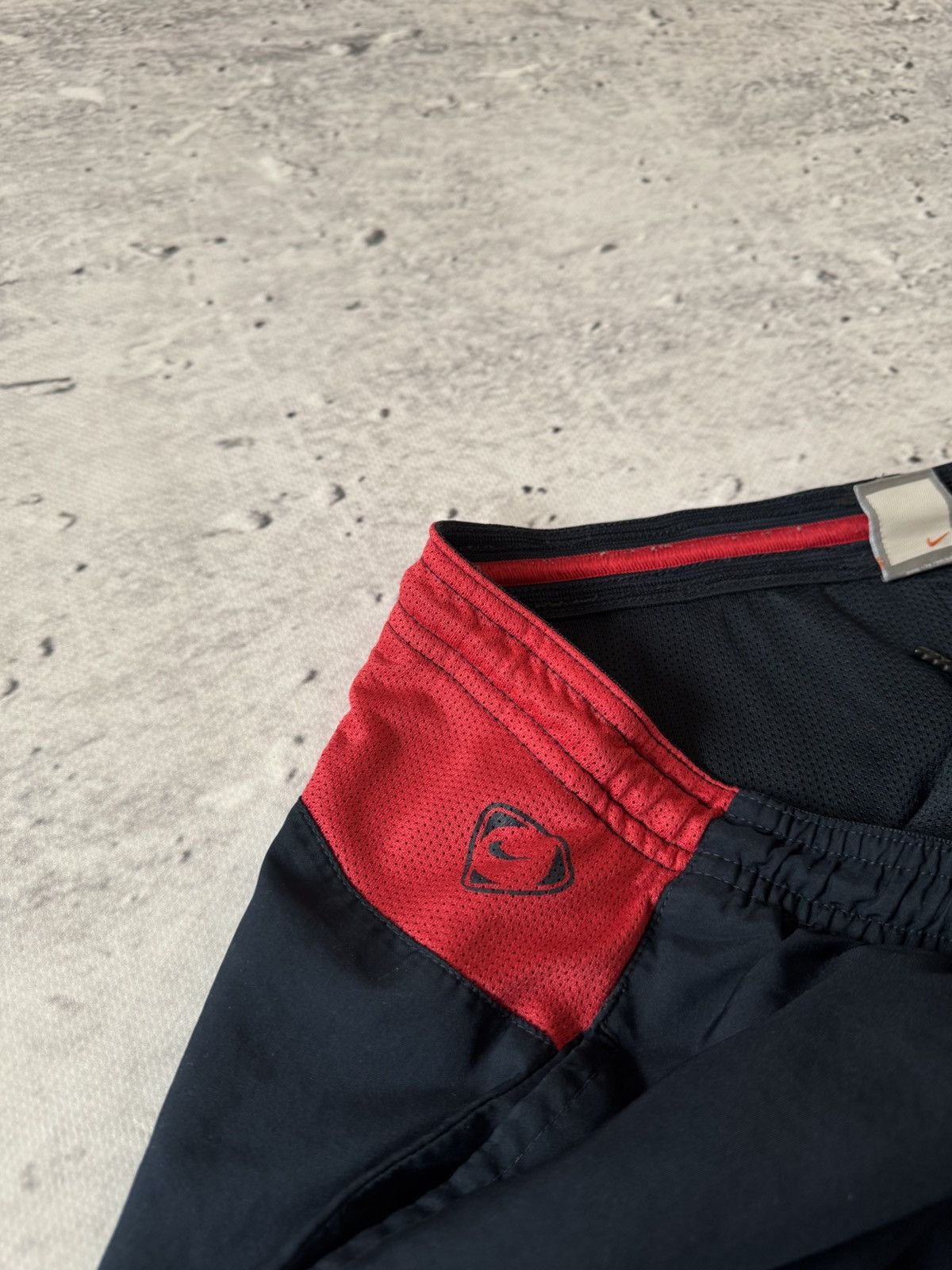 Nike × Vintage NIKE ARSENAL NYLON VINTAGE Y2K BAGGY FIT PANTS SWEATPANTS Size US 34 / EU 50 - 7 Thumbnail