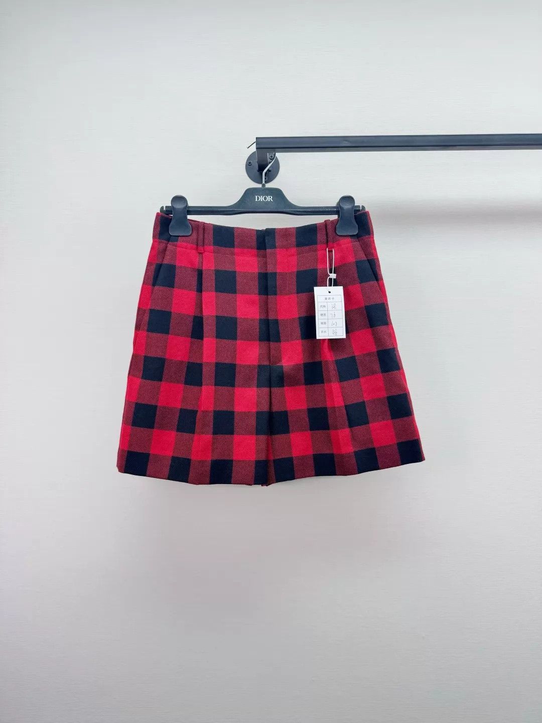 Dior Dior Wool Silk Shorts 38 Worn Once Like New Size 27" / US 4 / IT 40 - 1 Thumbnail
