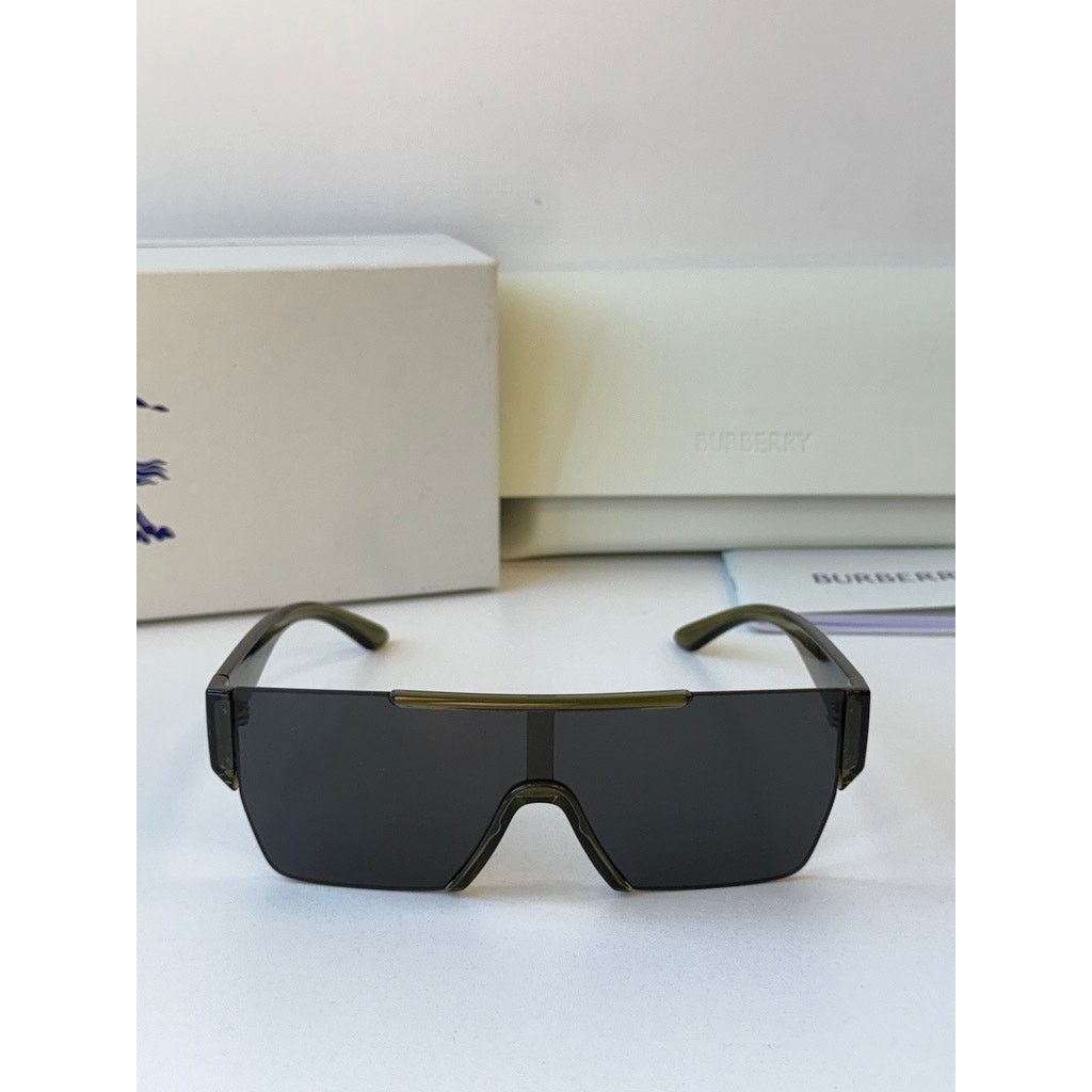 Burberry NEW Burberry BE4291 Green Shield Sunglasses Size ONE SIZE - 3 Thumbnail
