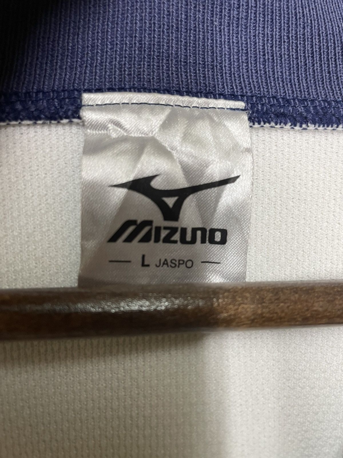 Mizuno Vintage Mizuno Mini Logo White V Neck Sweatshirt Size US M / EU 48-50 / 2 - 13 Thumbnail