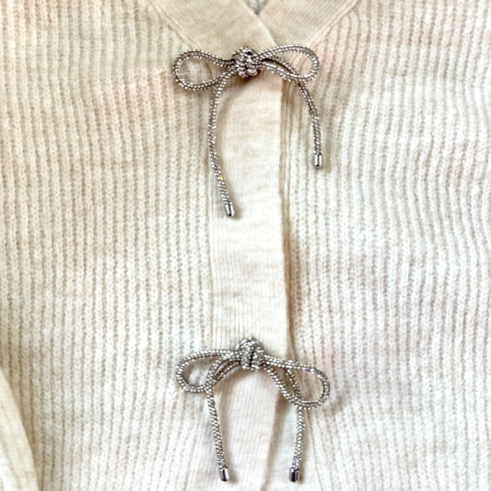H&M H&M White Rhinestone Bow V-Neck Cardigan Sweater Size L Size L / US 10 / IT 46 - 6 Thumbnail