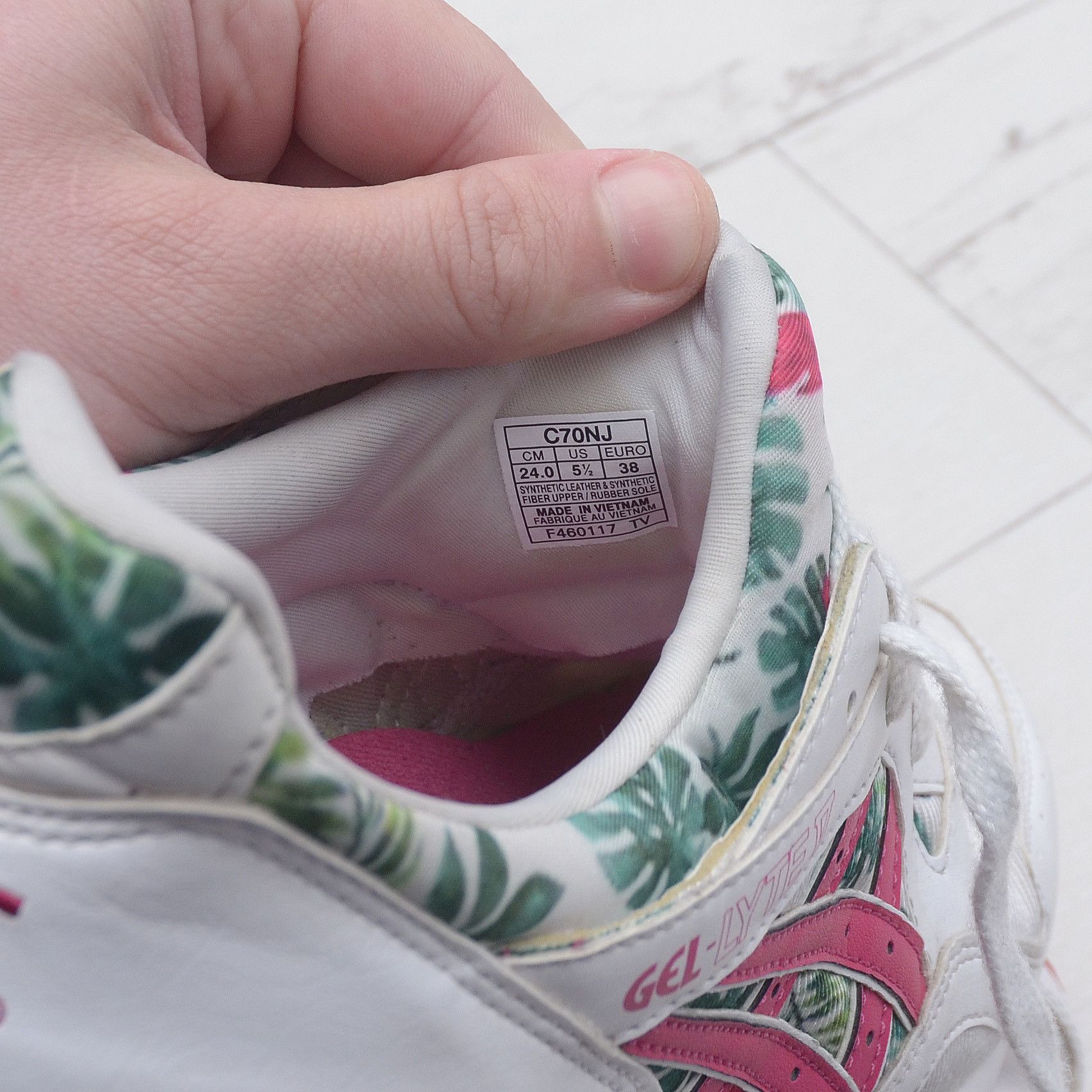 Asics Asics Gel Lyte 5 Women's Sneakers White Flowers Print sz 38 Size US 5.5 / IT 35.5 - 9 Thumbnail