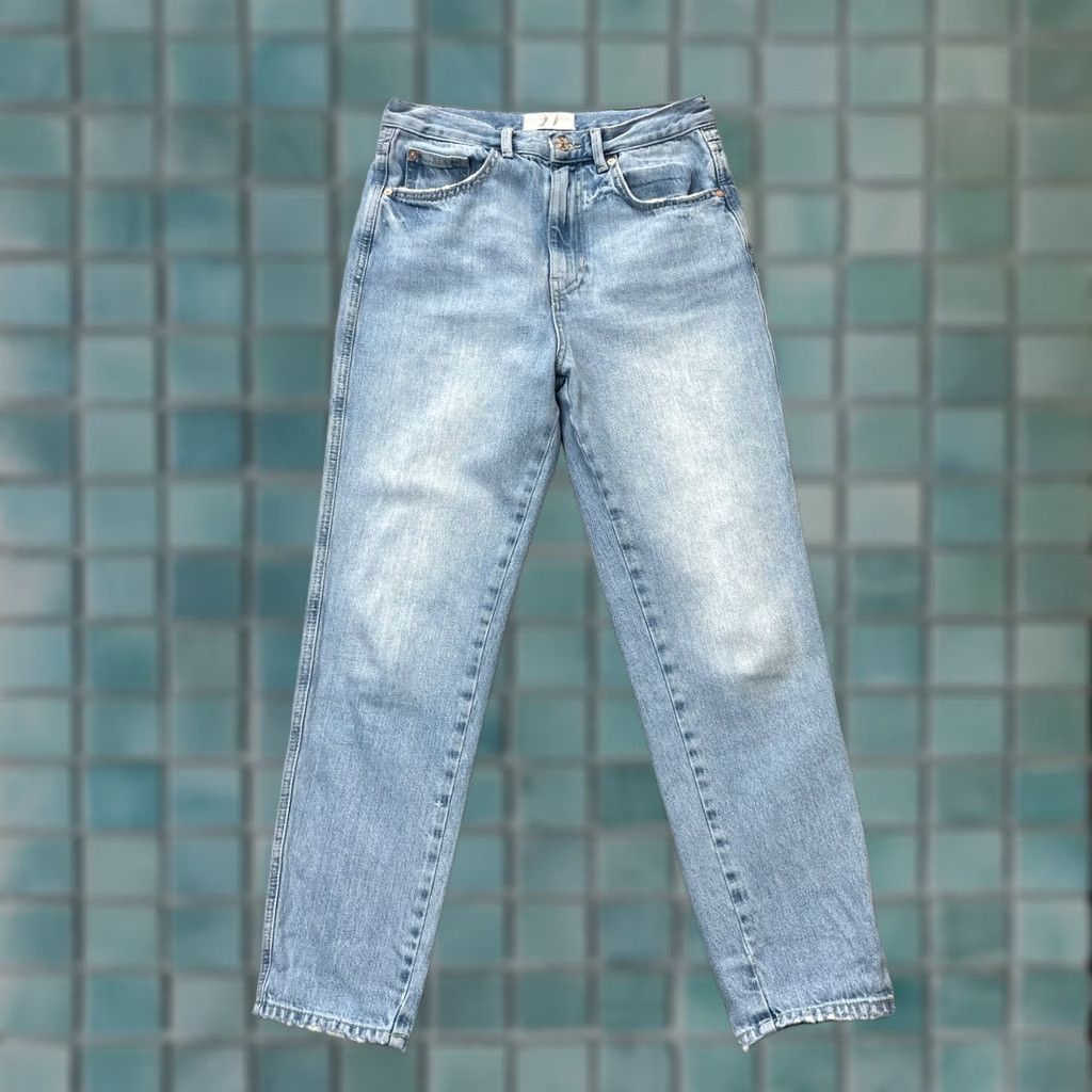 Vintage We The Free Jeans Womens 27 Blue Denim High Rise Straight Leg Light Wash Classic Jeans High Rise 27 Womens Blue Denim 5-Pocket Style Straight Bohemian Size 27" / US 4 / IT 40 - 1 Thumbnail