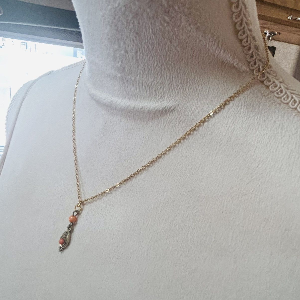 Handmade Handcrafted antique gold tone filigree faux coral necklace Size ONE SIZE - 3 Thumbnail