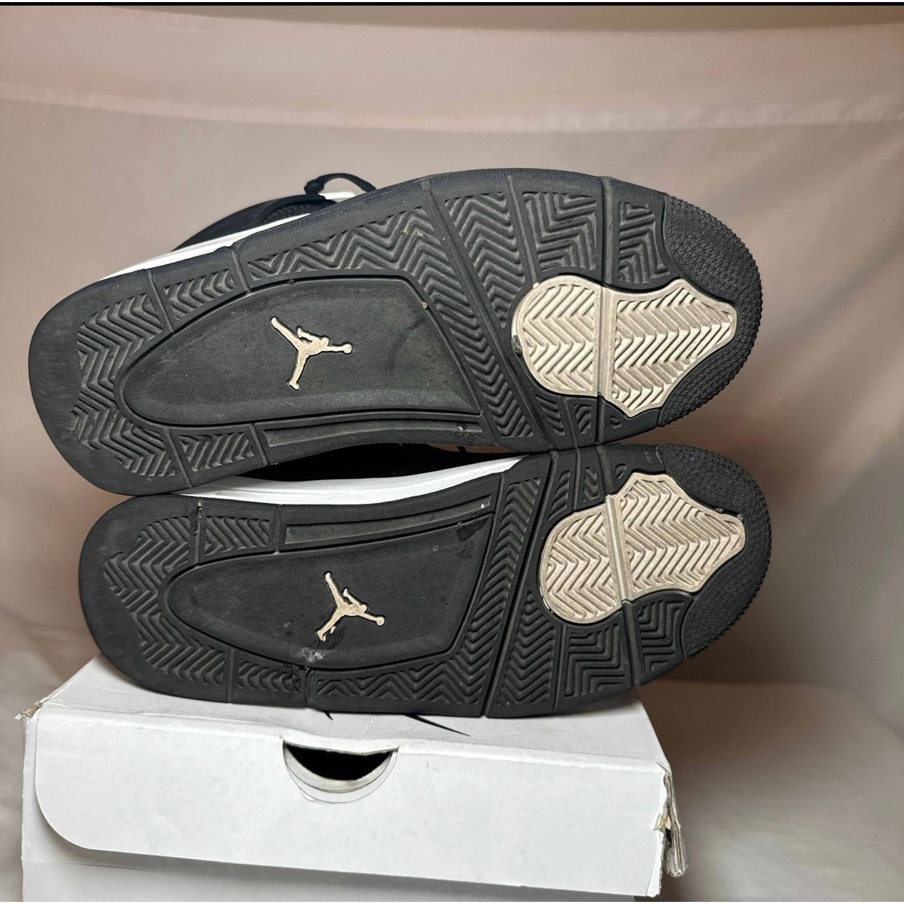 Jordan Brand × Nike Size 6 Nike Air Jordan 4 Retro GS White Thunder men's Shoes Size US 6 / EU 39 - 6 Thumbnail